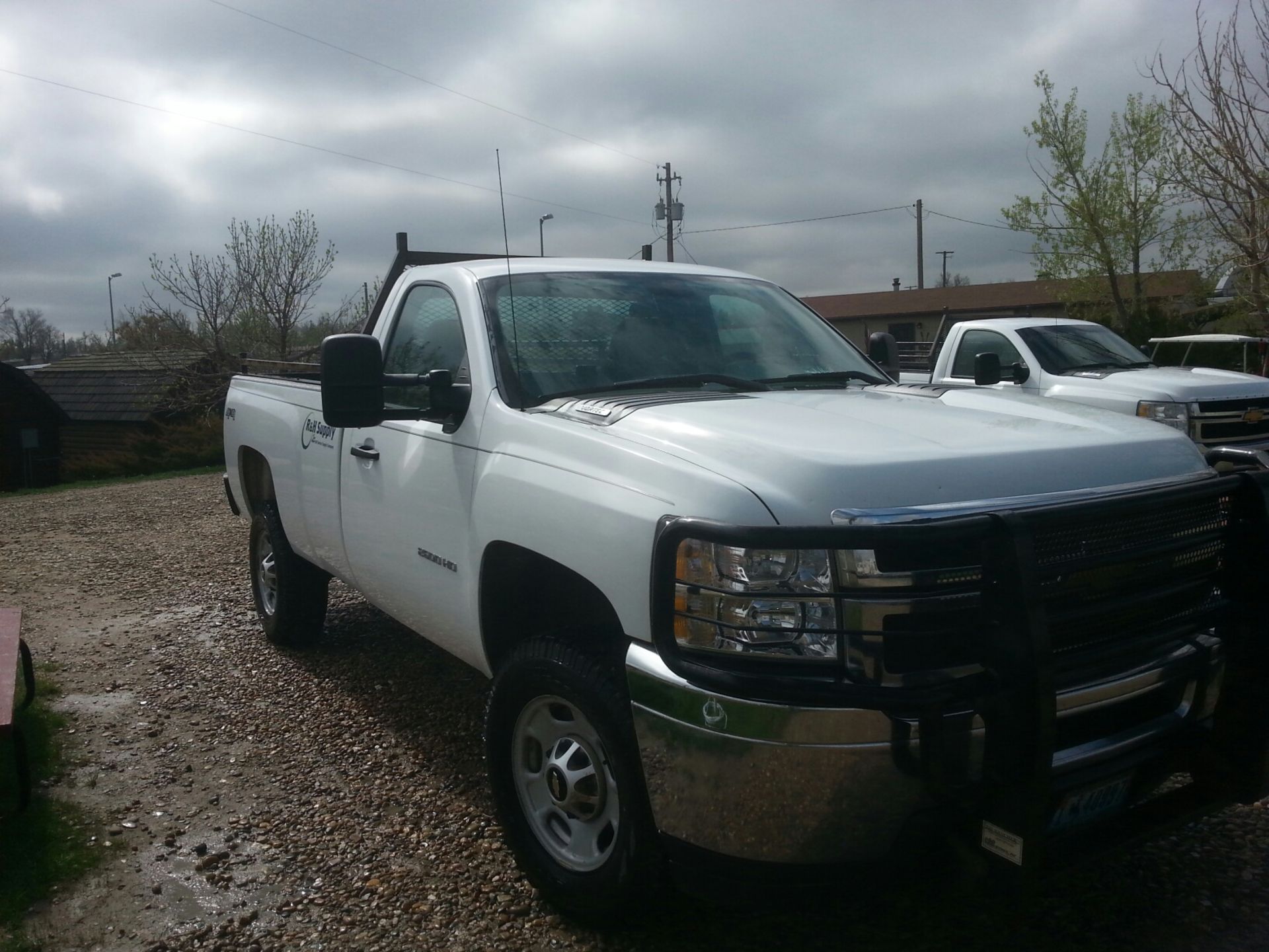 PICKUP TRUCK, CHEVROLET SILVERADO 2500, new 2012, gasoline engine, 4-wheel drive, standard cab, Odo: - Image 2 of 3