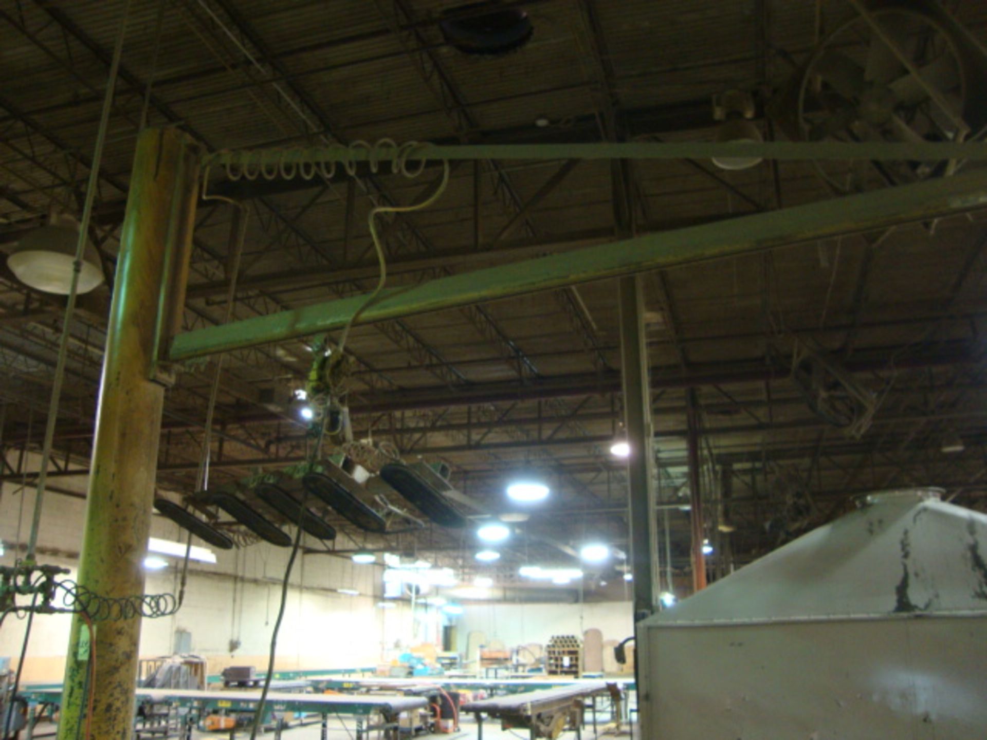 VACUUM LIFTER, STRATO, w/Yale 500 lb. cap. pneu. hoist & free standing jib