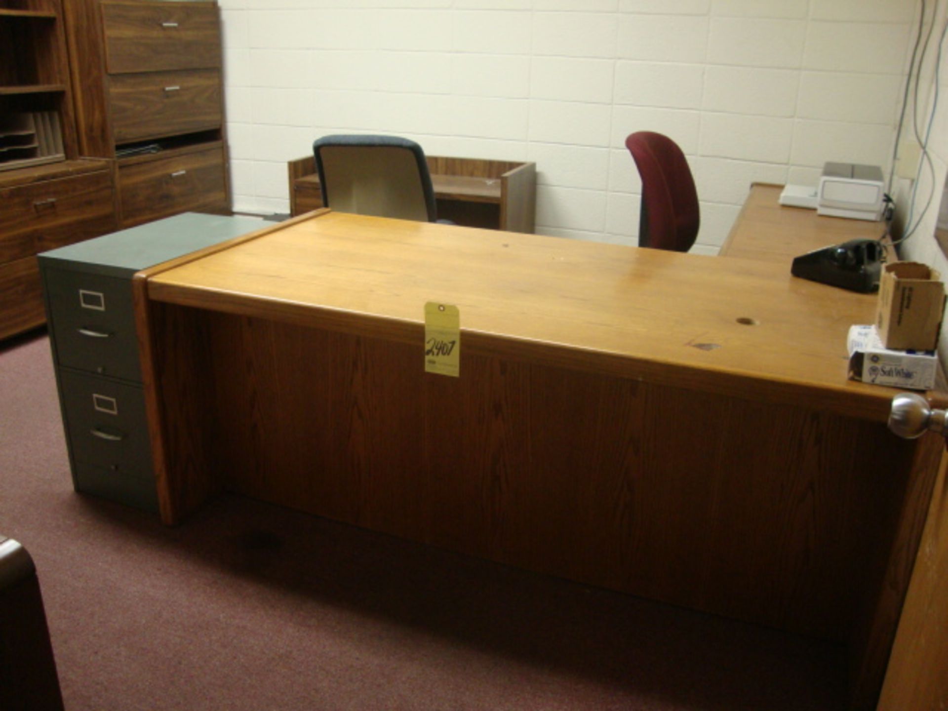 LOT OF OFFICE FURNITURE: desk, wood file cabinet, bookcases & chairs