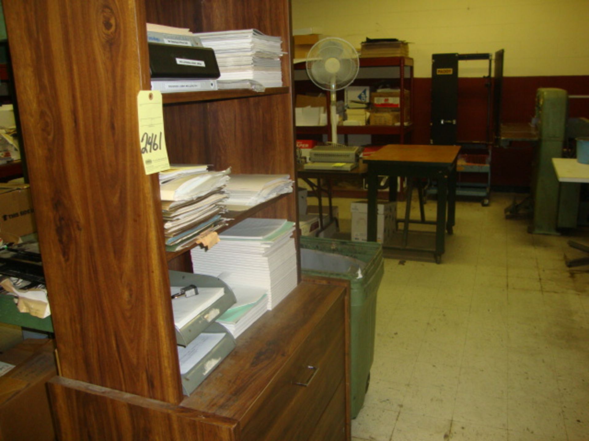 LOT OF OFFICE FURNITURE: tables, cabinets