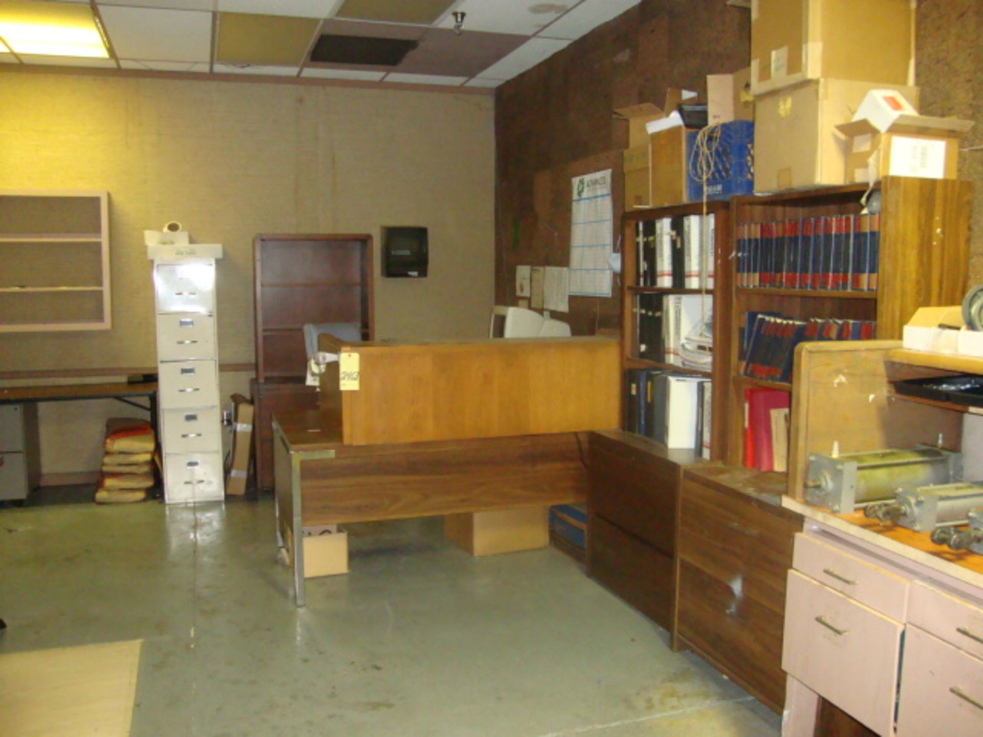 LOT OF OFFICE FURNITURE: desk, chairs, file cabinets