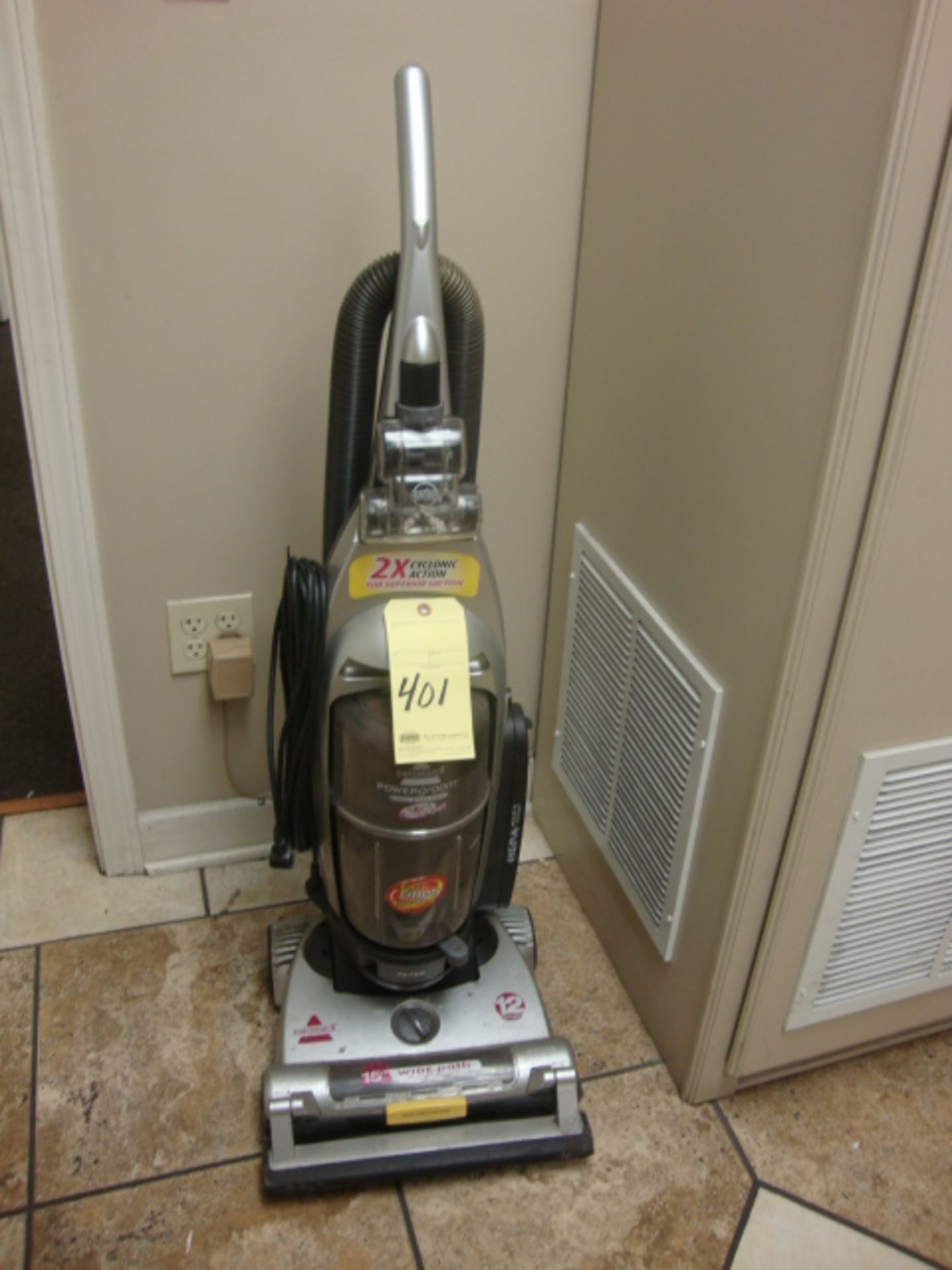 VACUUM CLEANER, BISSELL 15", 12 amp