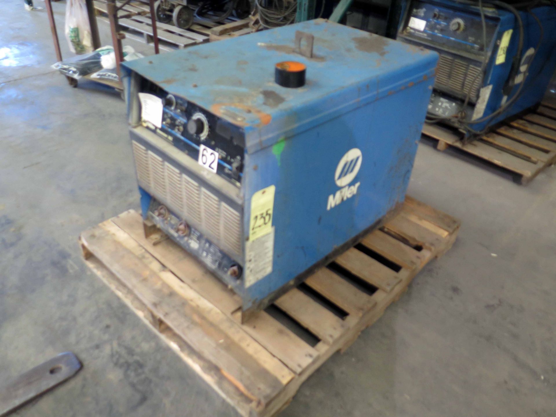 WELDING MACHINE, MILLER DIMENSION 652 - 650 AMP POWER SOURCE, S/N KJ121055