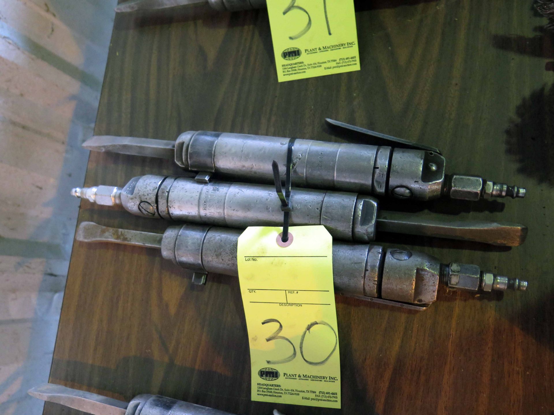 LOT OF PNEUMATIC AIR CHISELS (3)