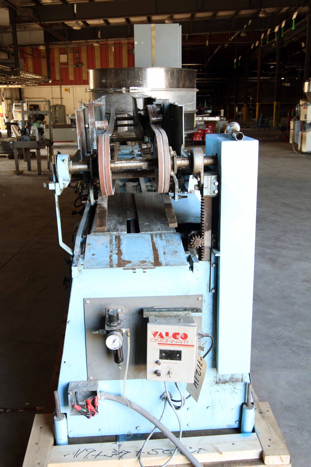 AUTOMATIC HORIZONTAL ROLL THRU HOT & COLD GLUE CAN LABELER, BURT MDL. 704S, Valco complete cold glue - Image 2 of 3