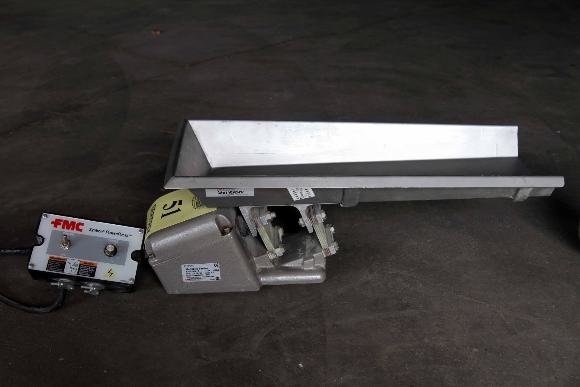 SMOOTH PAN VIBRATORY CONVEYOR, SYNTRON MDL. F010B, magnetic feeder, S/N GMPF05679