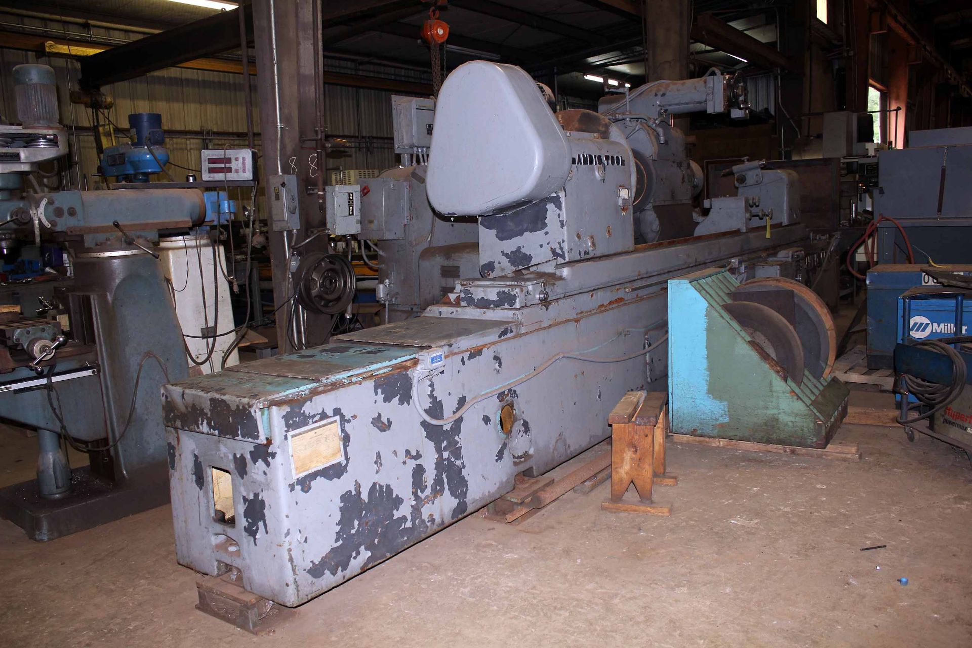 PLAIN CYLINDRICAL GRINDER, LANDIS 36" X 120", Type F, 30" x 6" max. wheel size, (2) 2-pt. - Image 7 of 8