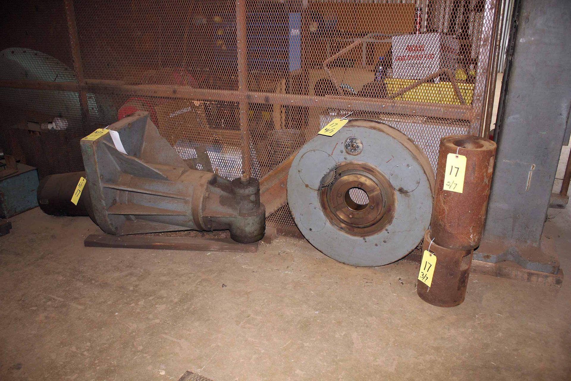 LOT OF Horozontal BORING Mill ACCESSORIES: line-up tower w/base, G & L 30" dia. facing head, - Image 4 of 7