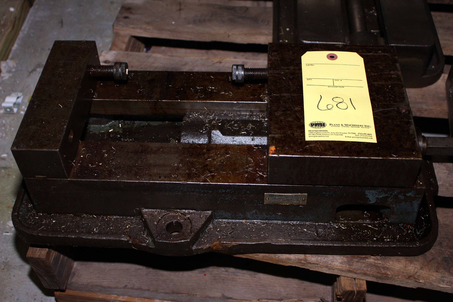 MACHINE VISE, KURT 8"