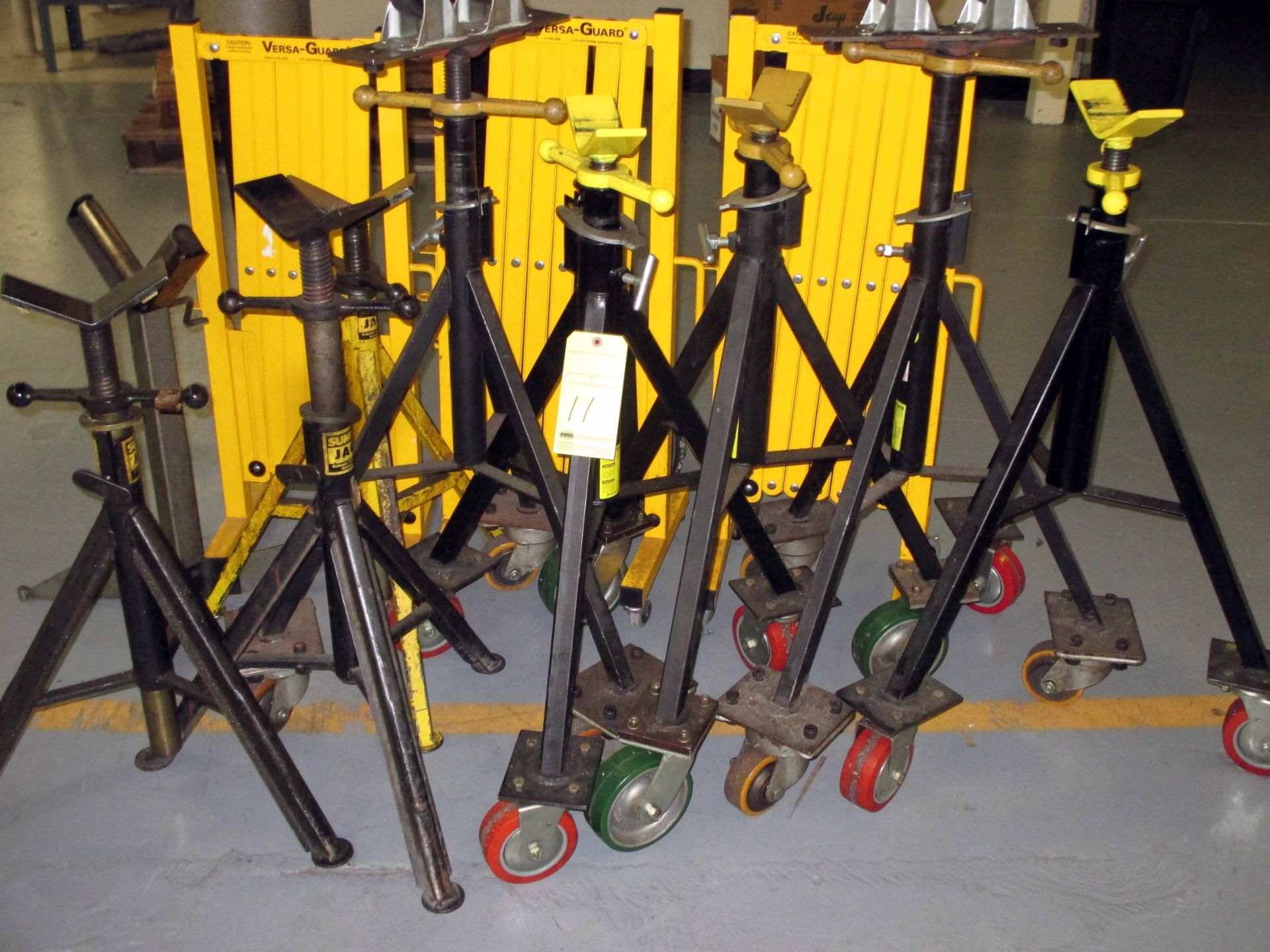 LOT OF HELPER STANDS, BLACK JACK