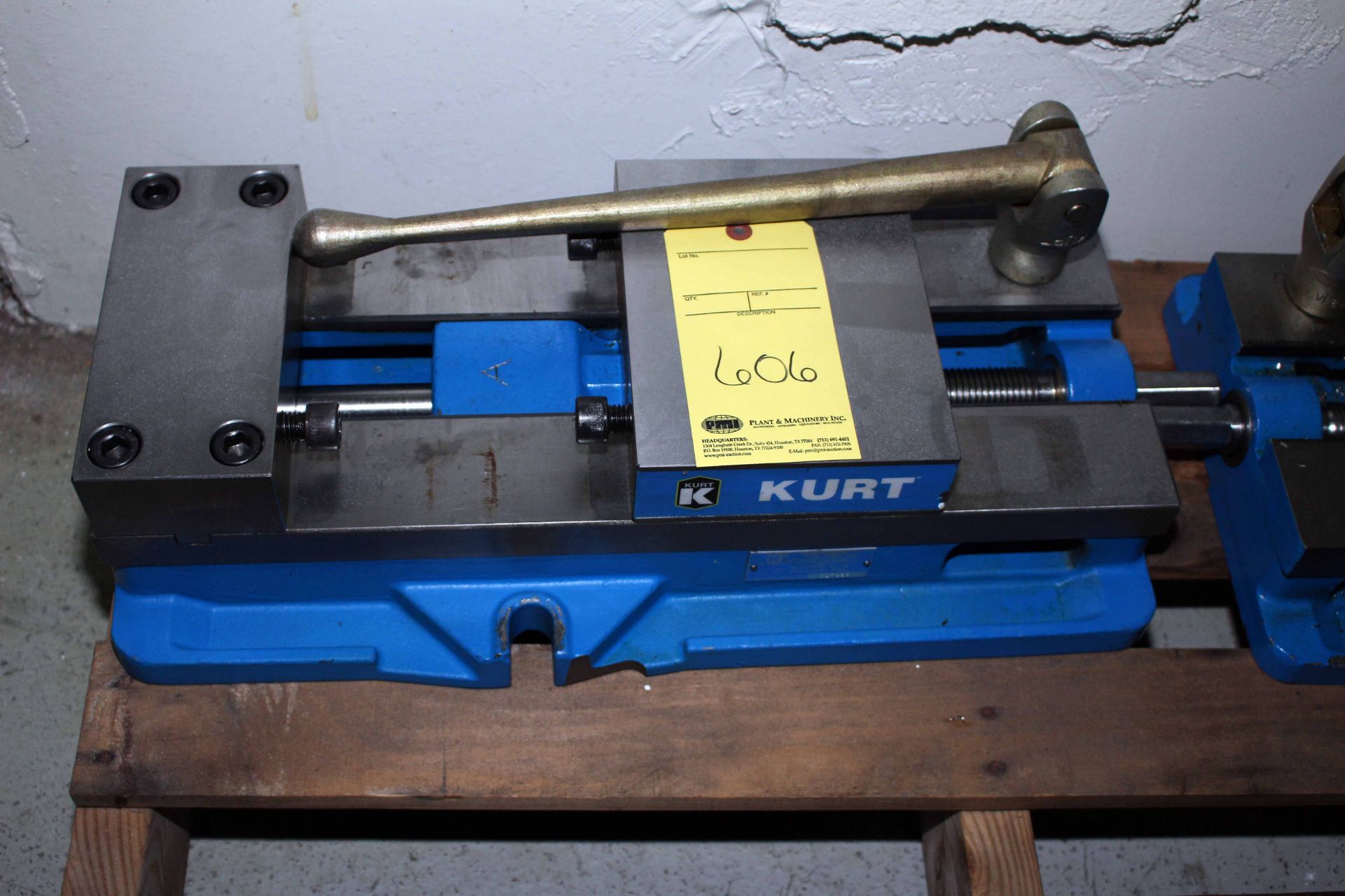 MACHINE VISE, KURT 8"