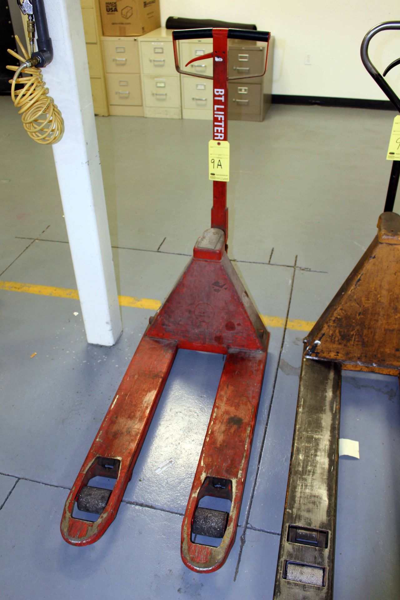 PALLET JACK, BT LIFTER 4,500 LB. CAP.