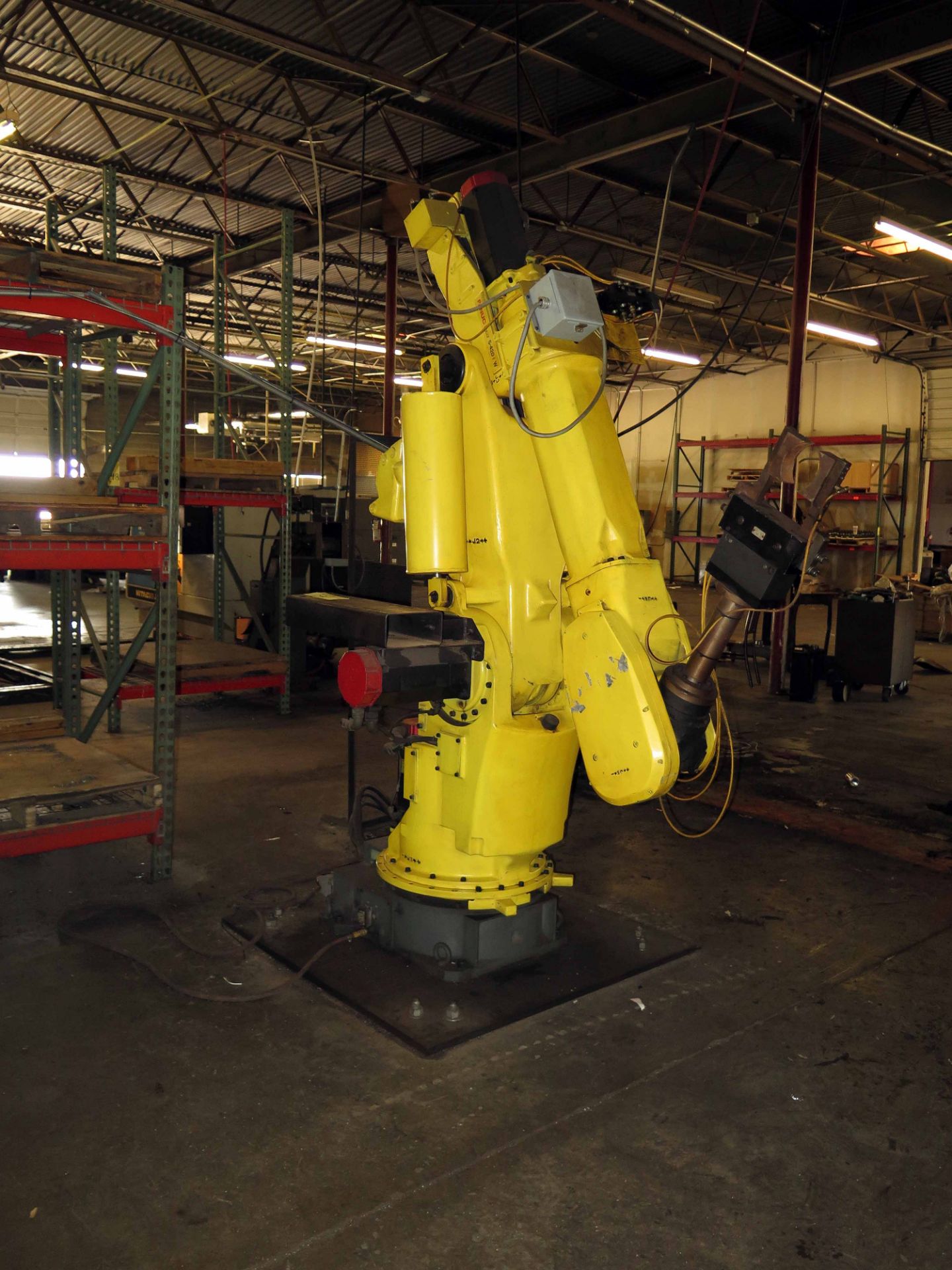 6-AXIS ROBOT, FANUC S-420iW, 341 lb. payload, 112.2" high reach, end effector, S/N E99903369