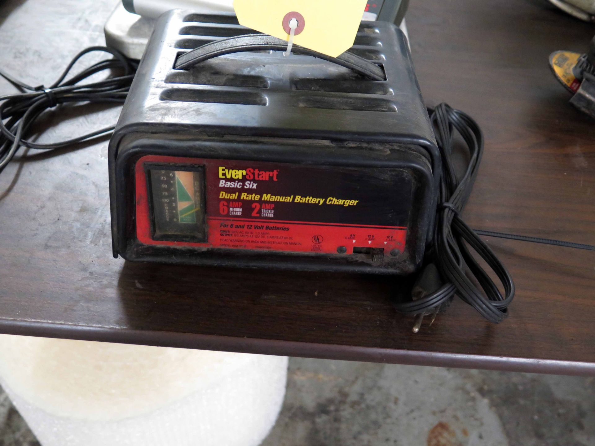 BATTERY CHARGER, EVERSTART (small) - Image 2 of 2