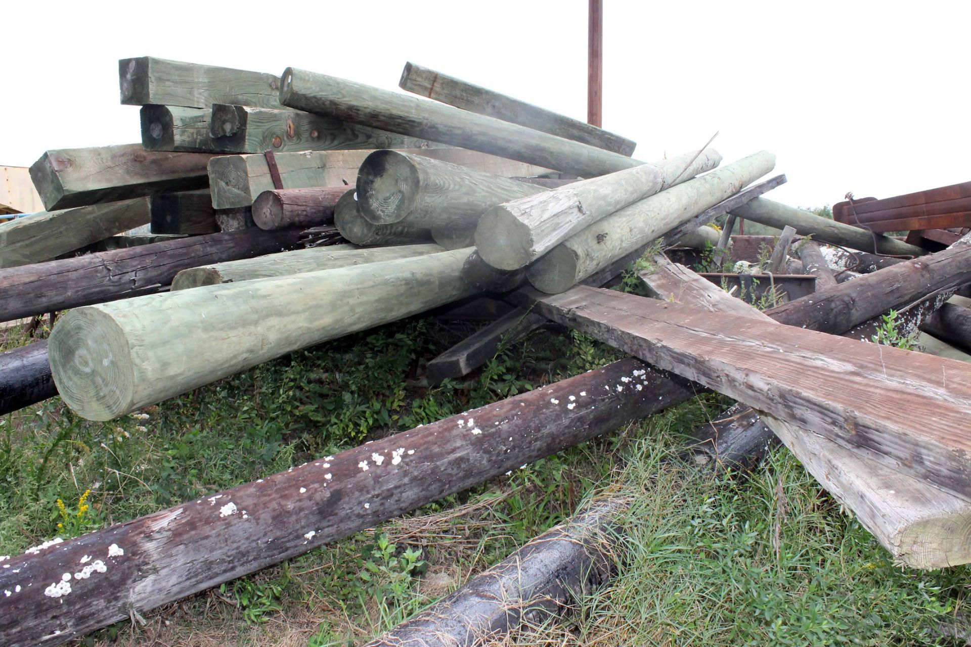 LOT OF UNUSED AND USED PILINGS - Image 3 of 4