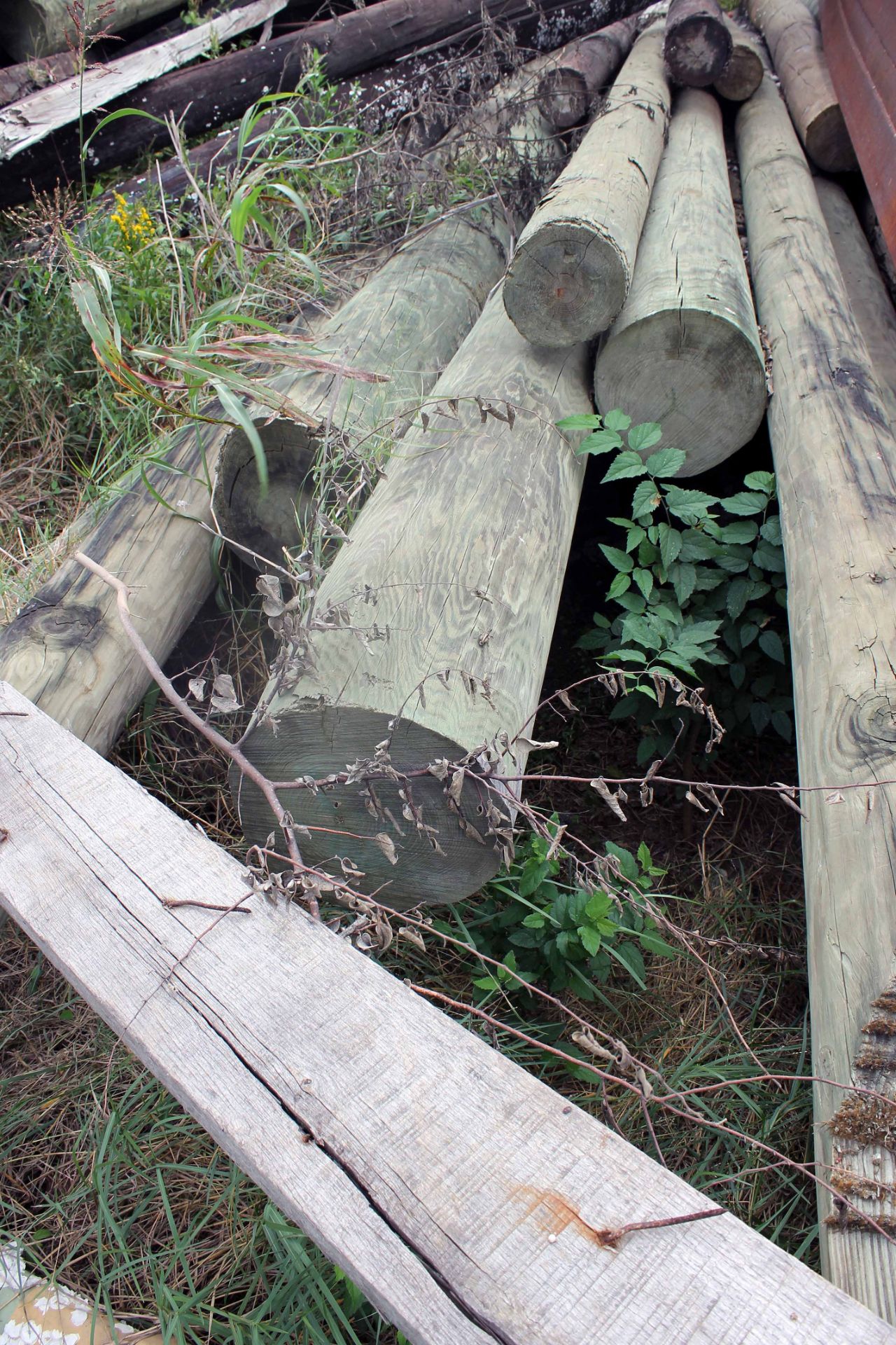 LOT OF UNUSED AND USED PILINGS - Image 4 of 4