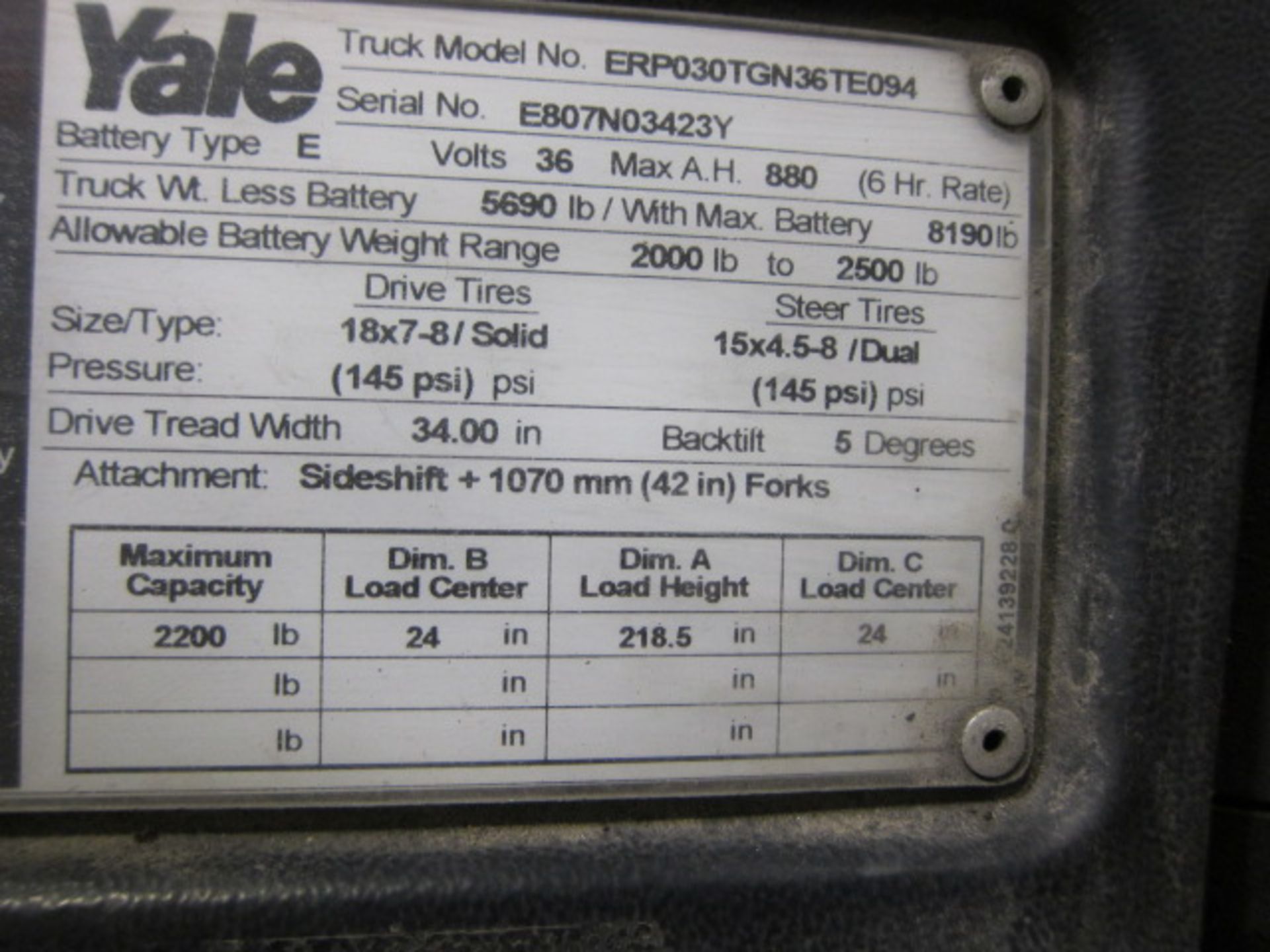 ELECTRIC FORKLIFT, YALE 3,000 LB. CAP. MDL. ERP030TGN36TE094, new 2001, 94" triple stage mast, - Image 7 of 7