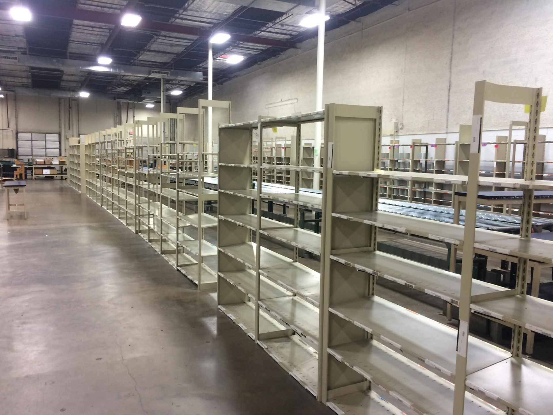 SHELVING SYSTEM - Image 2 of 7