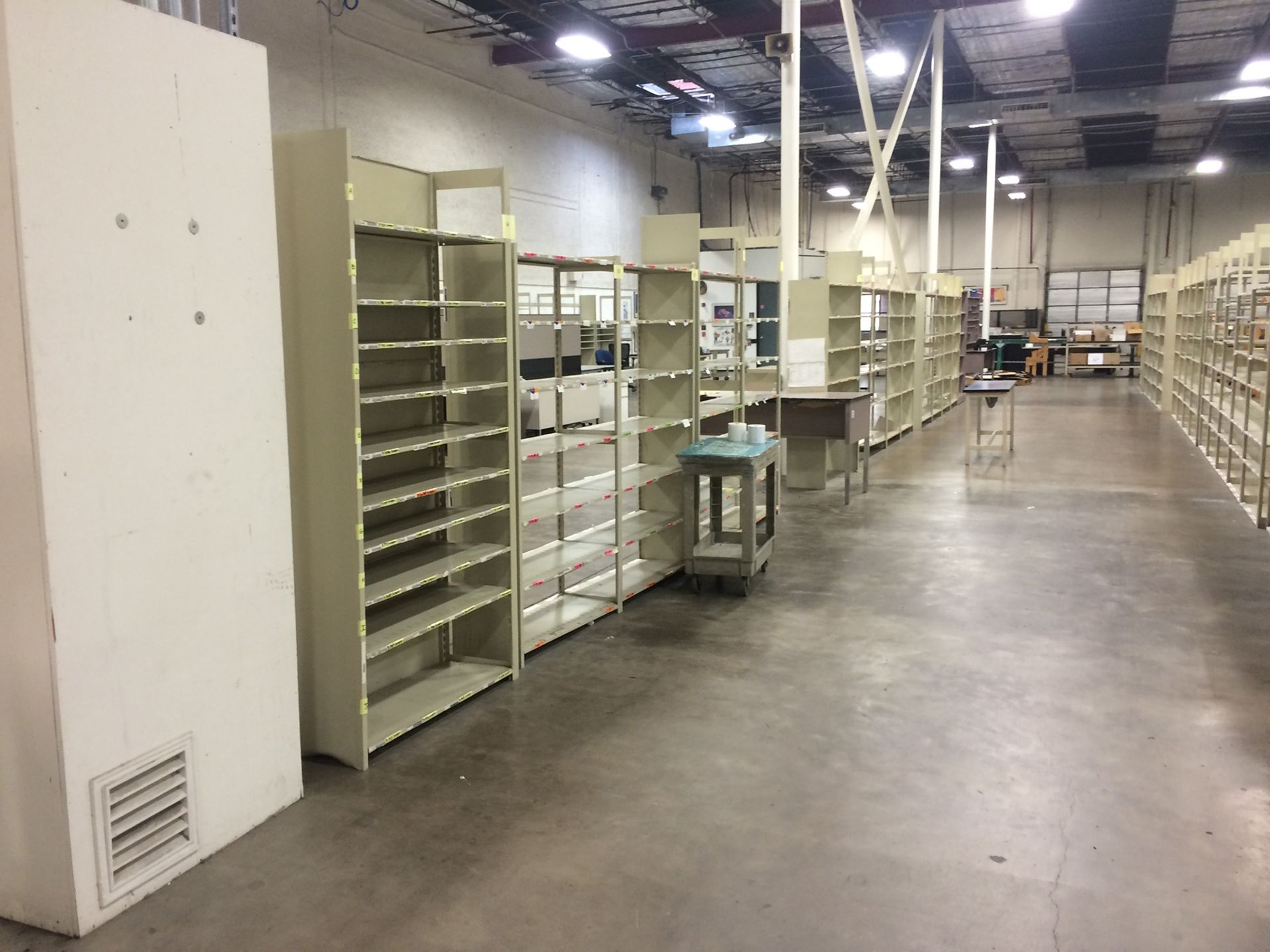 SHELVING SYSTEM - Image 3 of 7