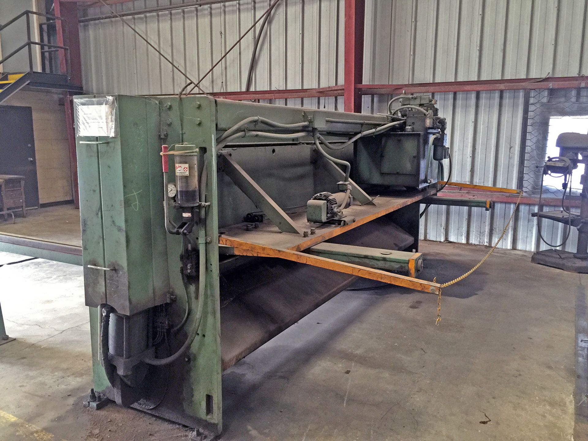 HYDRAULIC POWER SQUARING SHEAR, CINCINNATI 12' X 1/4" MDL. 2H12, 1/4" mile steel, 3/16" stainless, - Image 4 of 6
