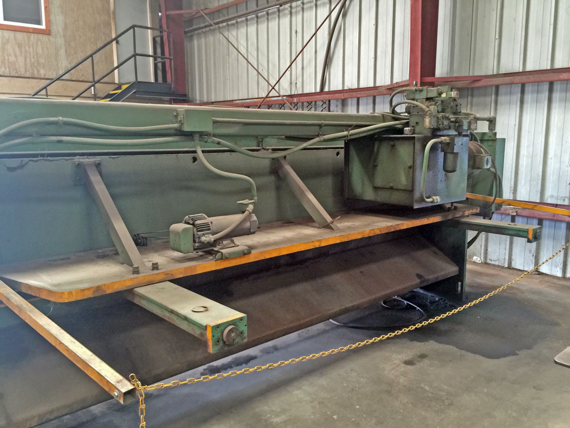 HYDRAULIC POWER SQUARING SHEAR, CINCINNATI 12' X 1/4" MDL. 2H12, 1/4" mile steel, 3/16" stainless, - Image 5 of 6