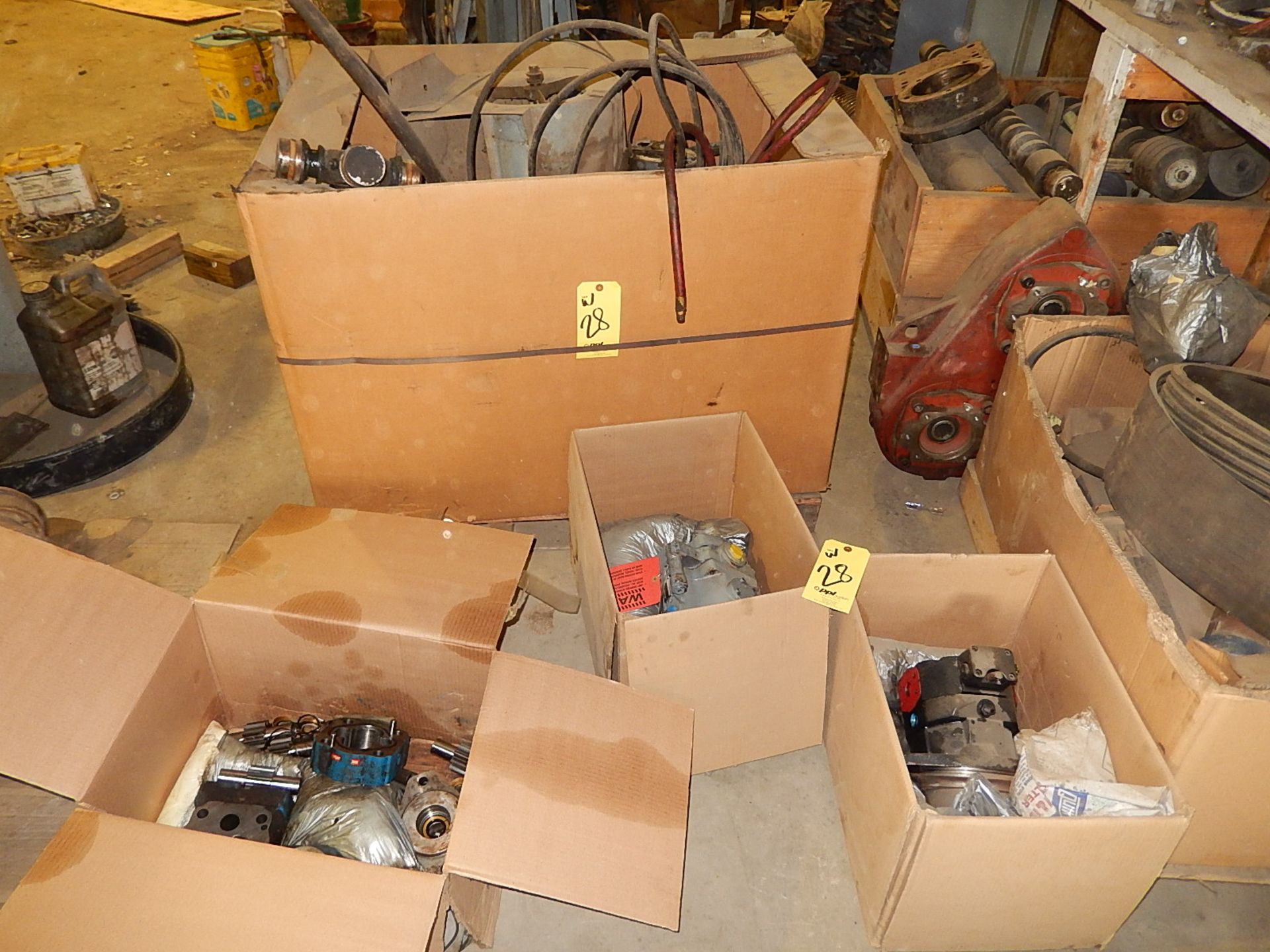 LOT: Assorted Cold Planer Parts & Inventory: Hydraulic Pumps, Crusher Parts, Mill Parts, Filters, - Image 6 of 13