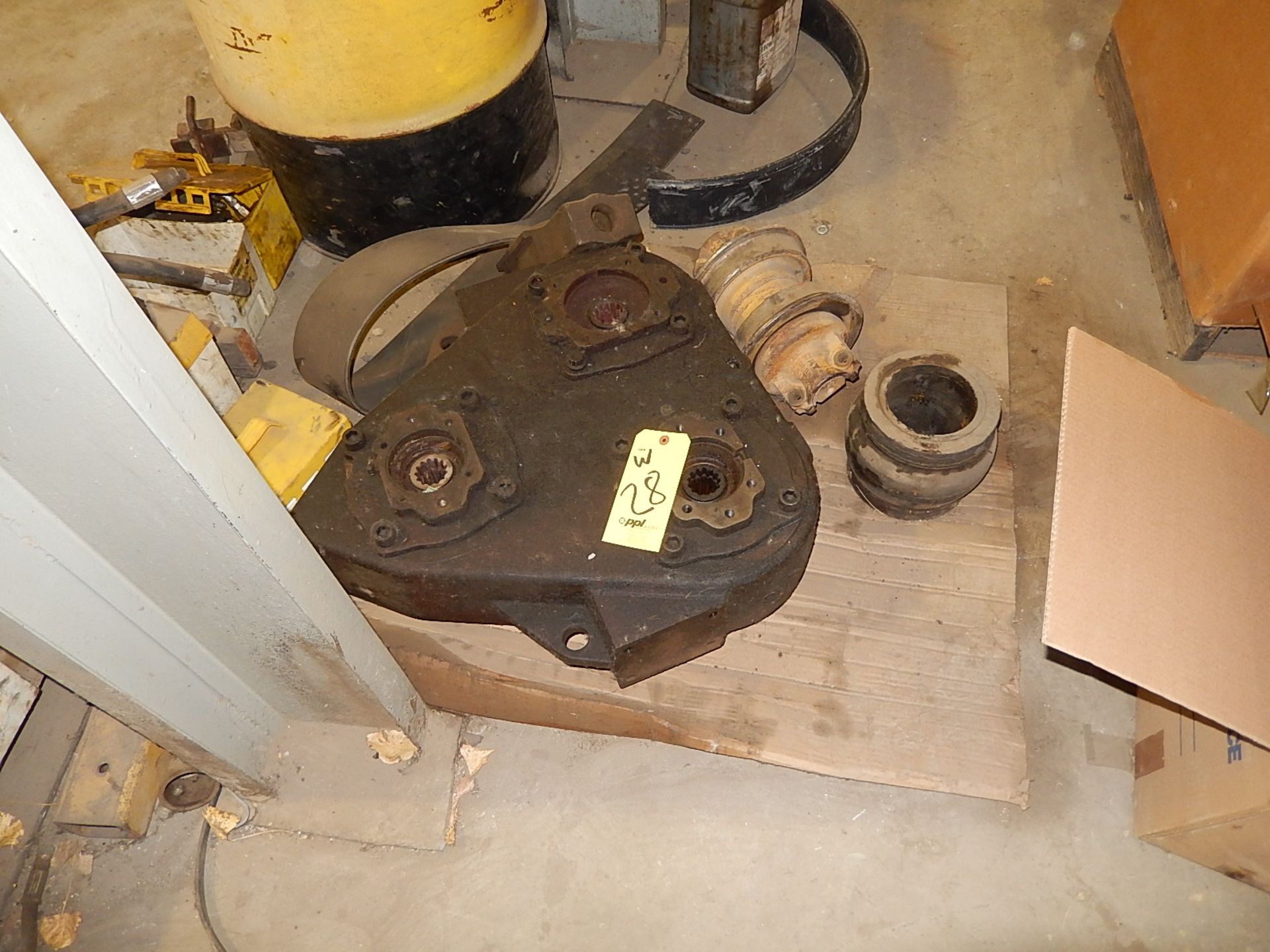 LOT: Assorted Cold Planer Parts & Inventory: Hydraulic Pumps, Crusher Parts, Mill Parts, Filters, - Image 7 of 13