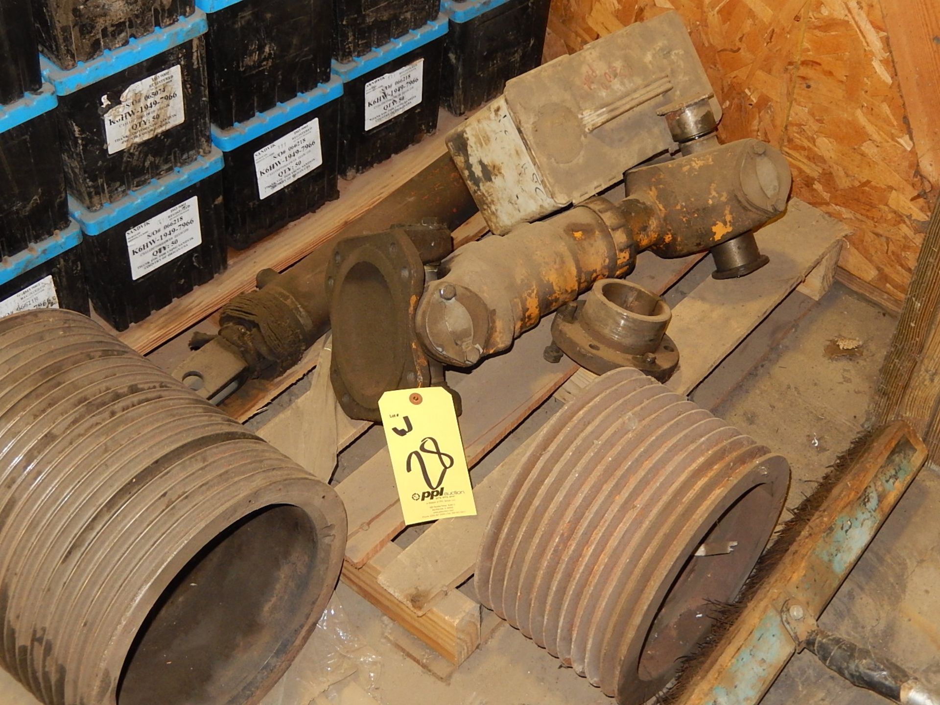 LOT: Assorted Cold Planer Parts & Inventory: Hydraulic Pumps, Crusher Parts, Mill Parts, Filters, - Image 4 of 13