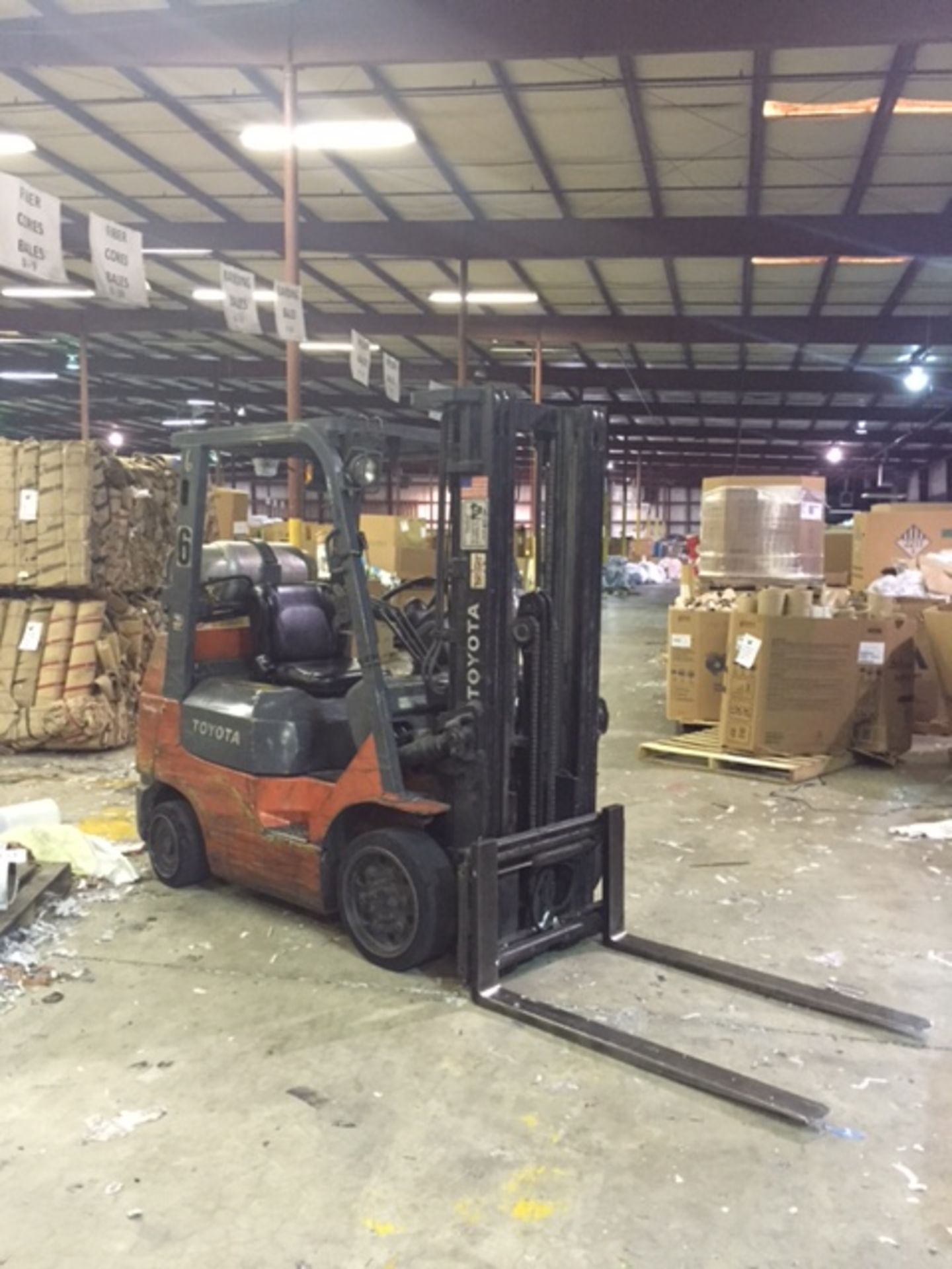 Toyota Model 7FGOU25 LP Lift Truck, s/n 80497, 4500 lb capacity, 189" reach, 3-stage mast, side