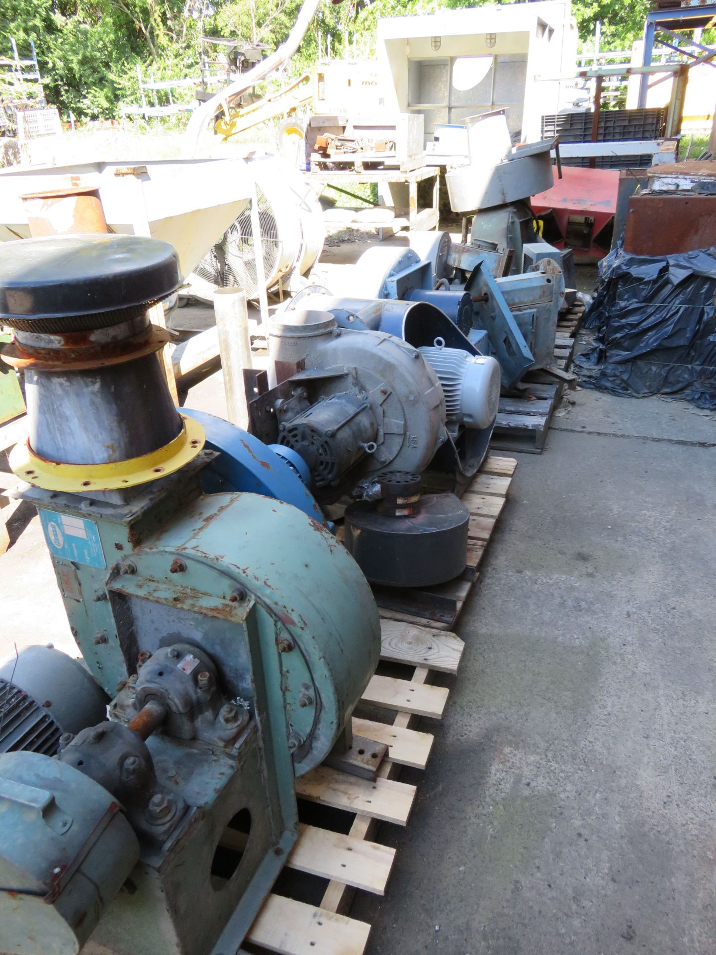 LOT: (8) Assorted Blowers on (4) Pallets (Euclid, OH)