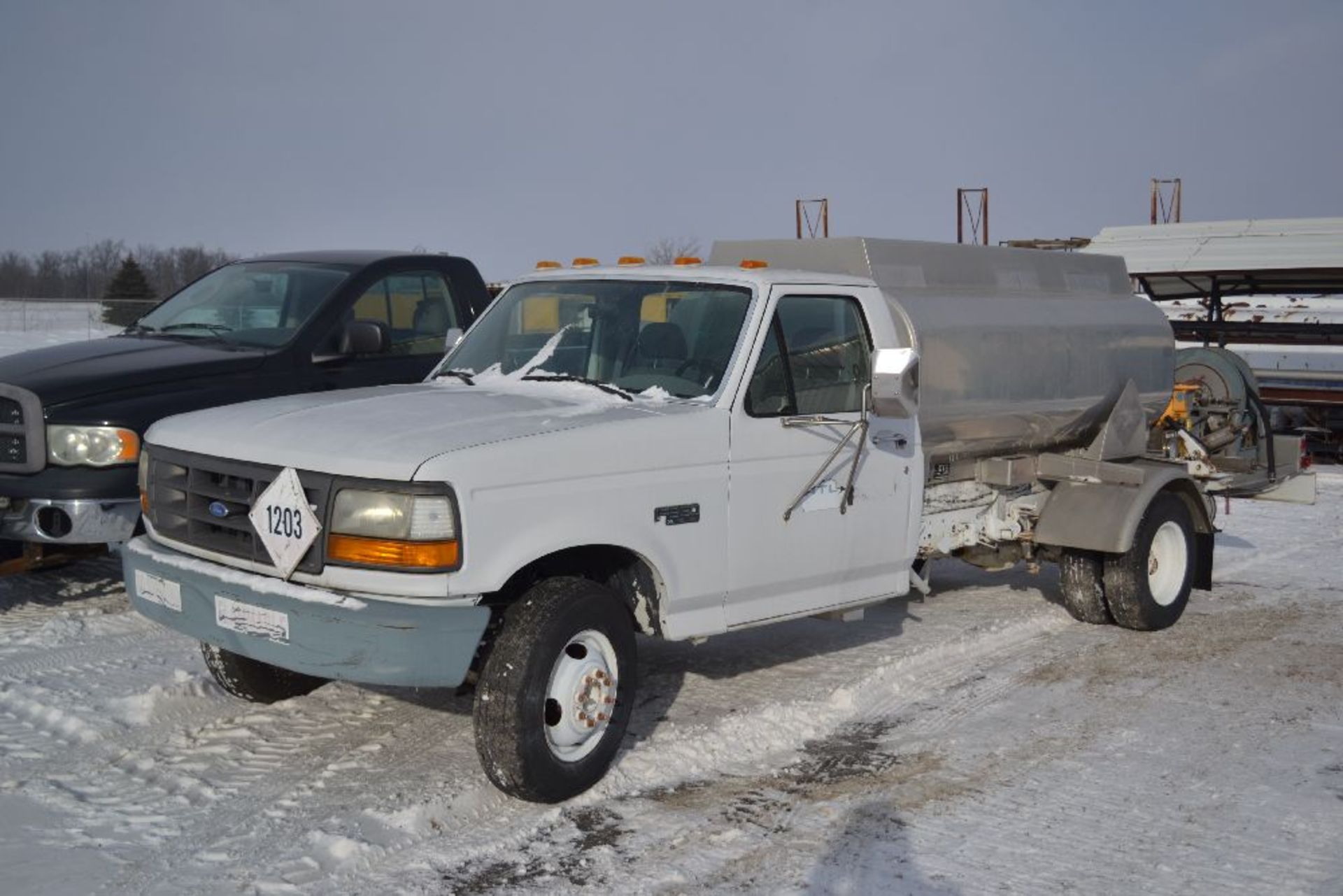 1994 Ford F350 XL, 5 speed, with 750 gallon aluminum tank, VIN - 1FDKF37HXRNB67868