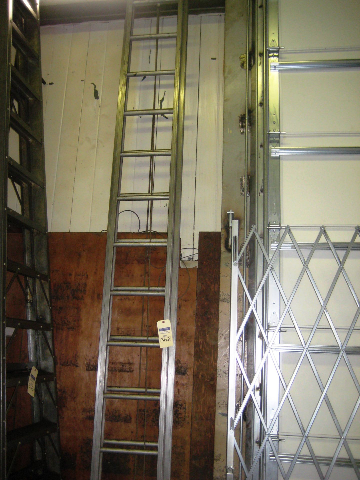 Approx. 20 ft. Ext. Ladder