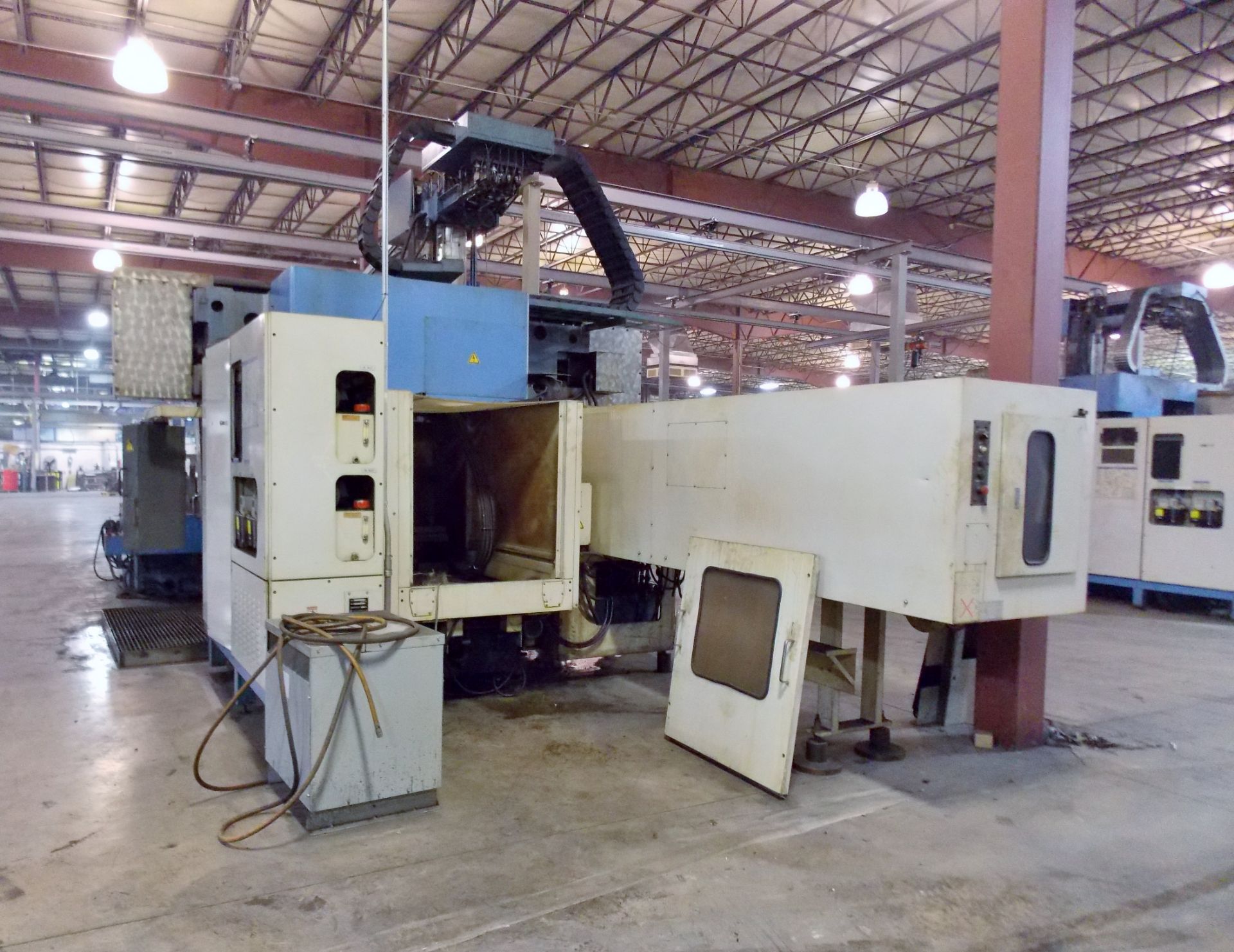 Mazak Versatech V40 5-Face Double Column Vertical Machining Center - Image 3 of 18