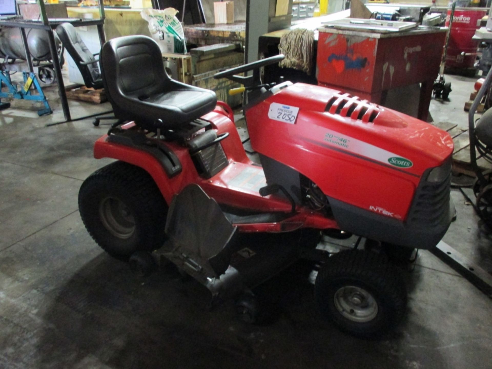 SCOTTS   LAWN TRACTOR, 20 HP BRIGGS & STRATTON , 46" CUT , 14 GAGE CONSTRUCTION