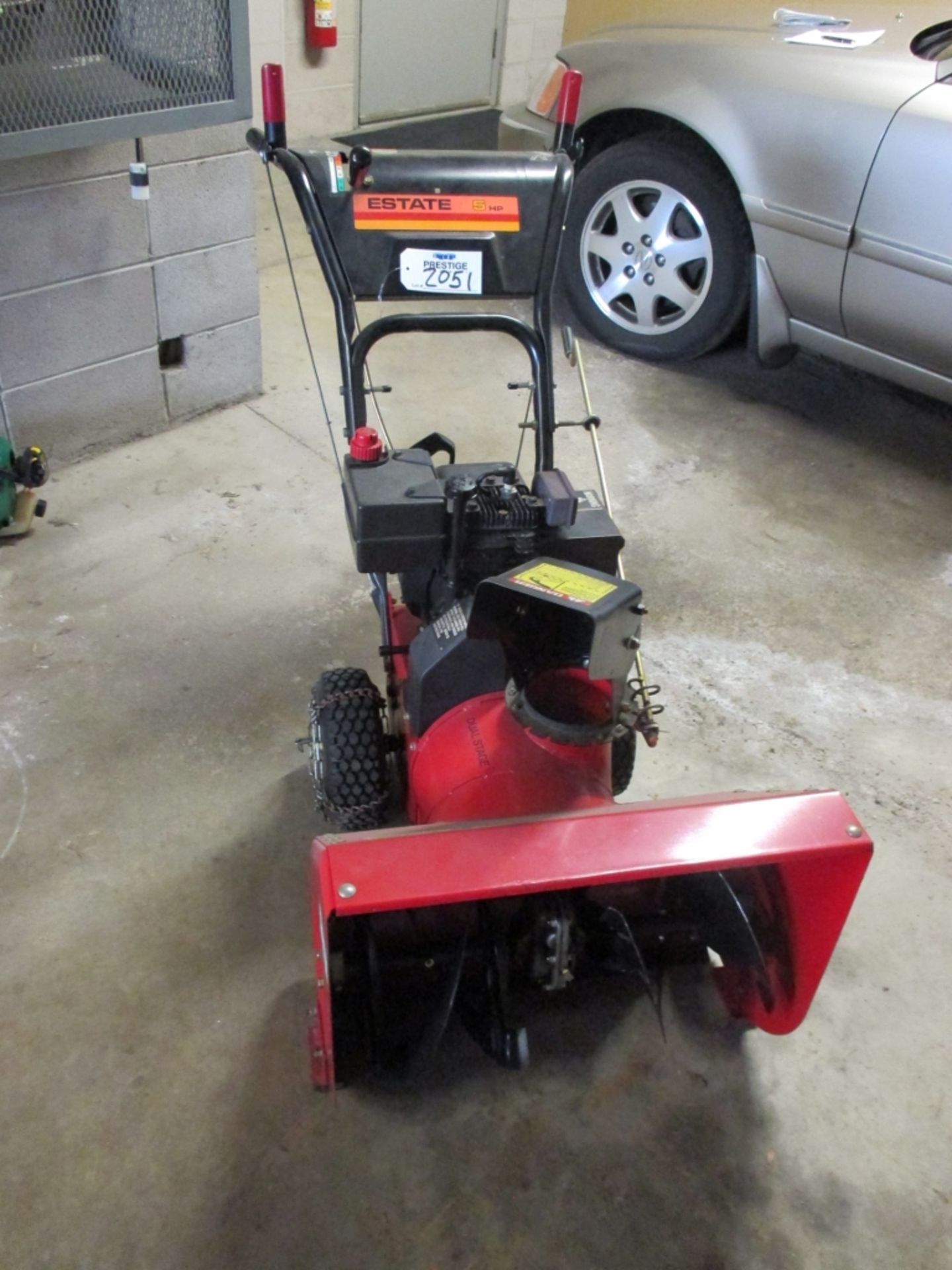 ESTATE  MODEL 523 SNOW THROWER , 5 HP TECHEMSEH GAS MOTOR, 6- FORWARD SPEEDS 2- REVERSE, 24" PATH