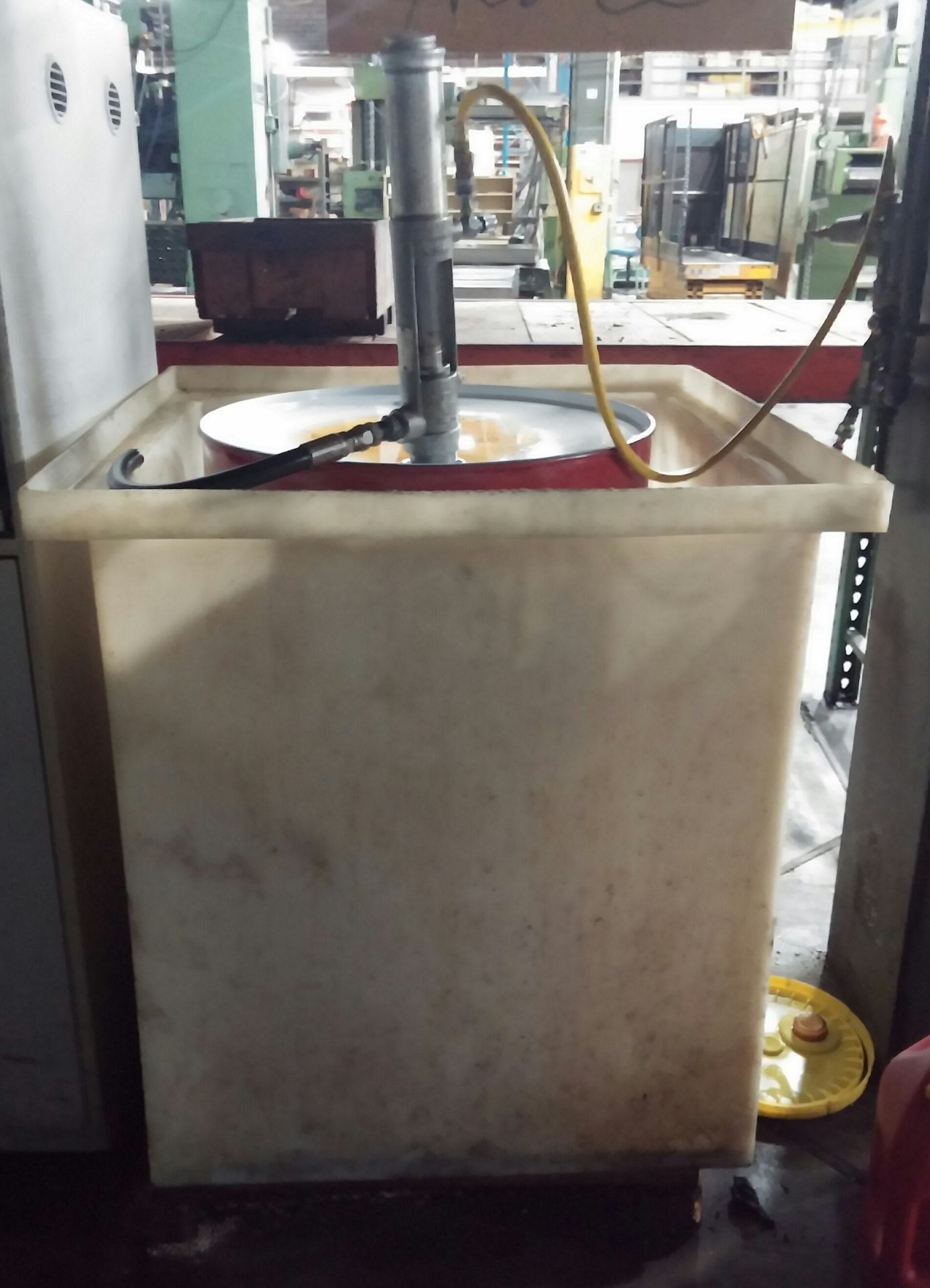 OIL HOPPER AND PNEUMATIC PUMP