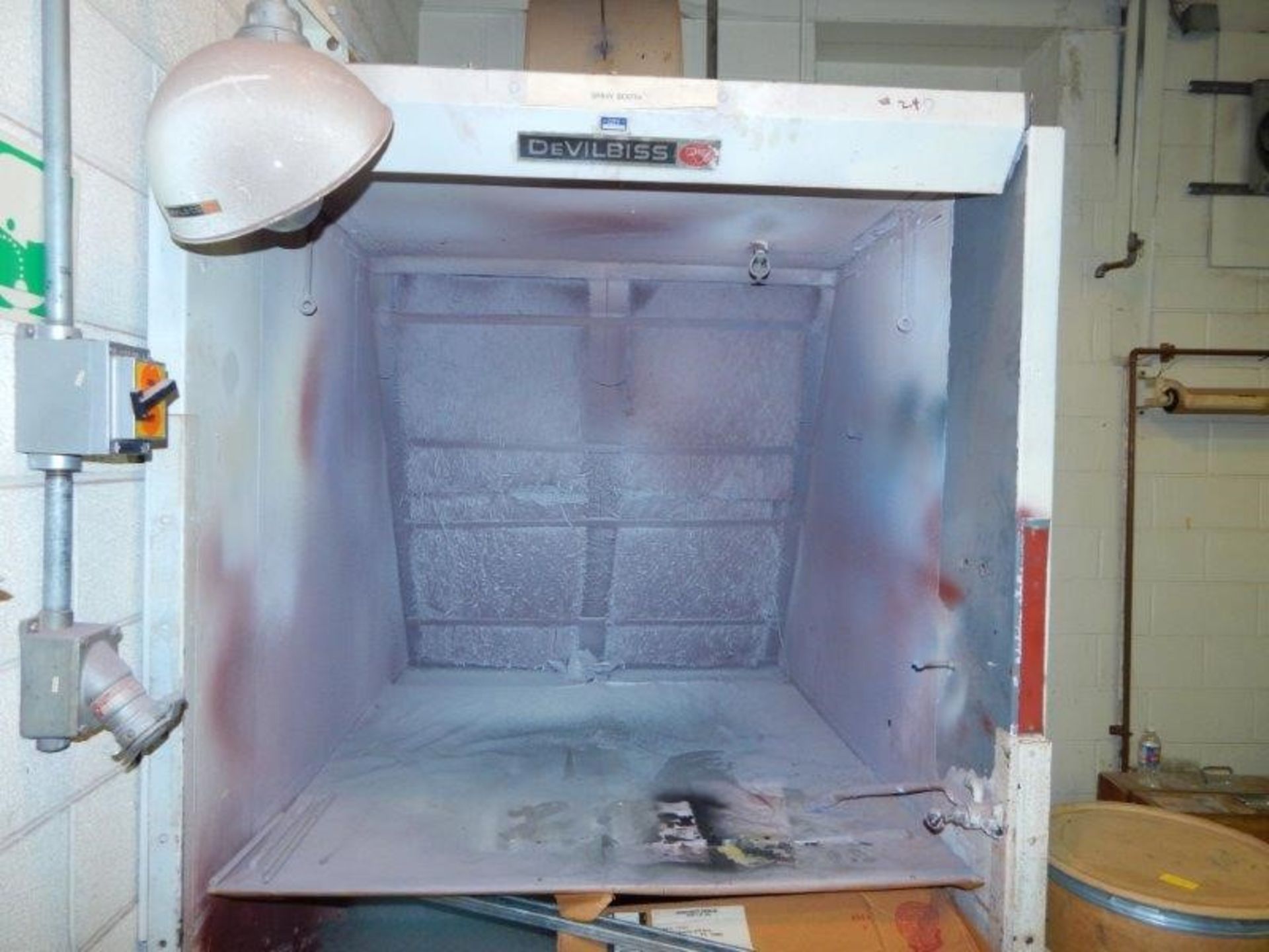 (1) USED DEVILBISS SPRAY BOOTH, MODEL SPRAY 3516, 4' WIDE X 3'6" HIGH X 4' DEEP. - Image 2 of 4