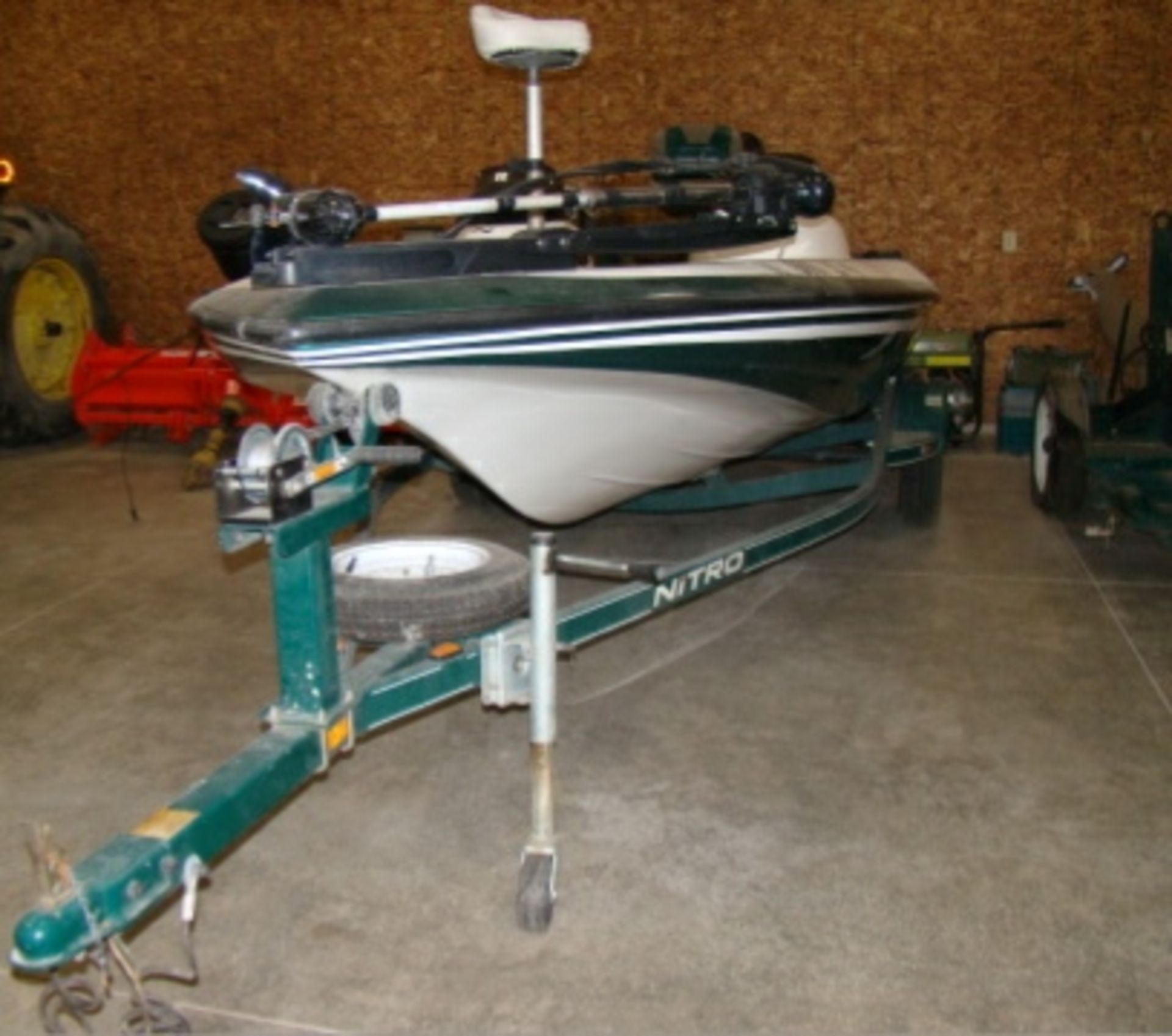 2004 Nitro Bass Boat 700LX w/Mercury 115hp outboard, dual live well storage, 2 depth finders, - Image 2 of 6