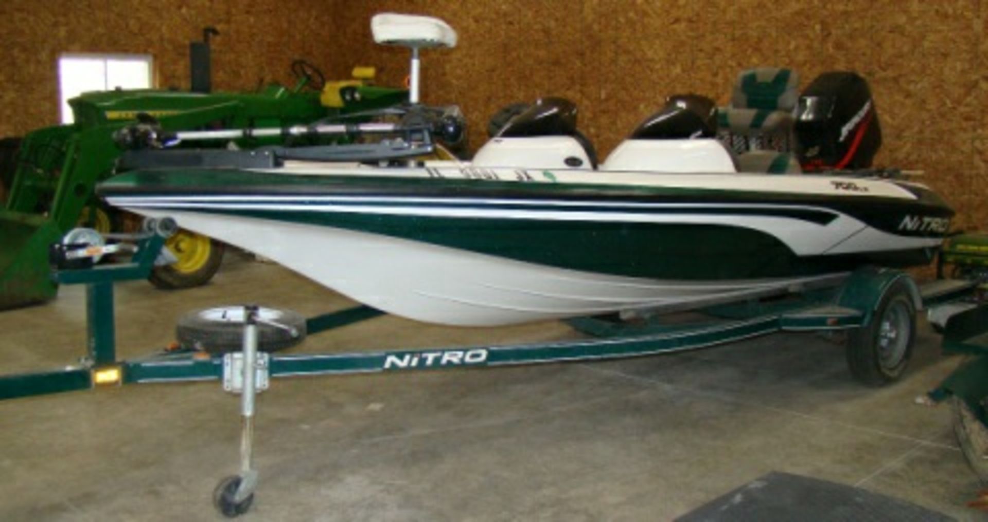 2004 Nitro Bass Boat 700LX w/Mercury 115hp outboard, dual live well storage, 2 depth finders, - Image 3 of 6