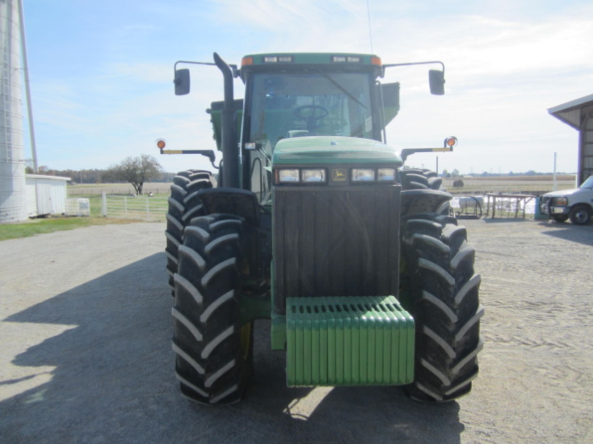 Lot 11: 2000 John Deere 8410 FWA tractor, 5,243 hrs, Michelin front tires 16.9R30 90% Michelin - Image 2 of 4