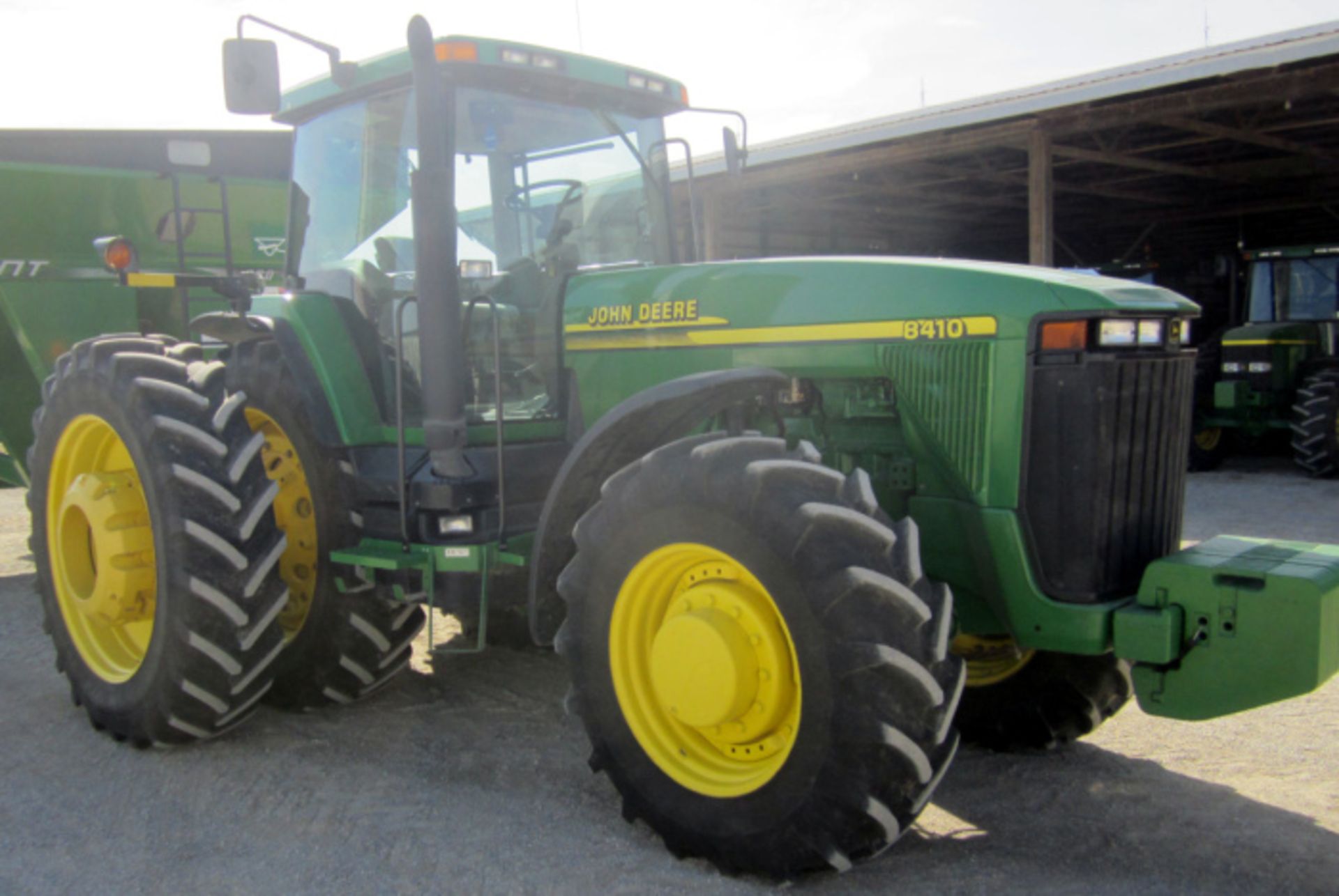 Lot 11: 2000 John Deere 8410 FWA tractor, 5,243 hrs, Michelin front tires 16.9R30 90% Michelin - Image 3 of 4