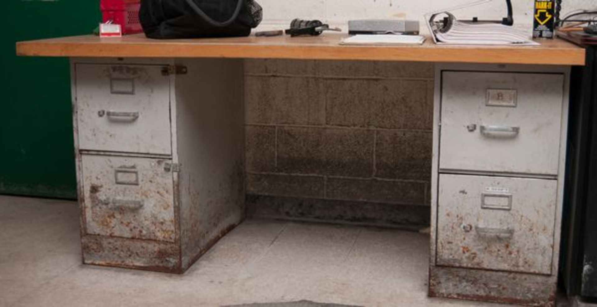 WORK DESK; CHAIRS; COMPUTER CABINETS AND FILE CABINETS (L-531) - Image 5 of 5