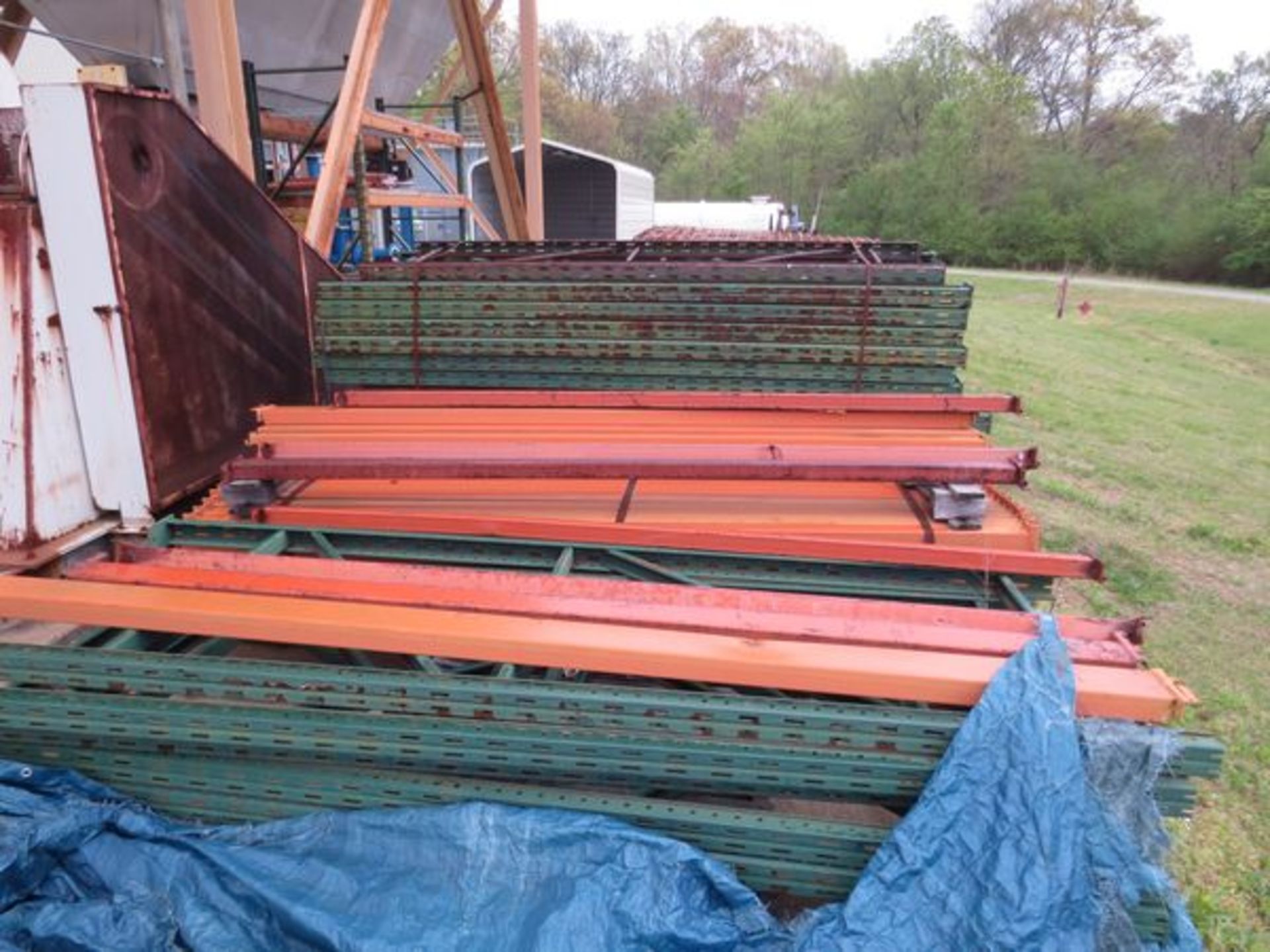 Pallet racking 10ft x 3 1/2ft  uprights (Qty. 20), 10ft long cross beams (Qty 58), 58" x 43" - Image 3 of 4