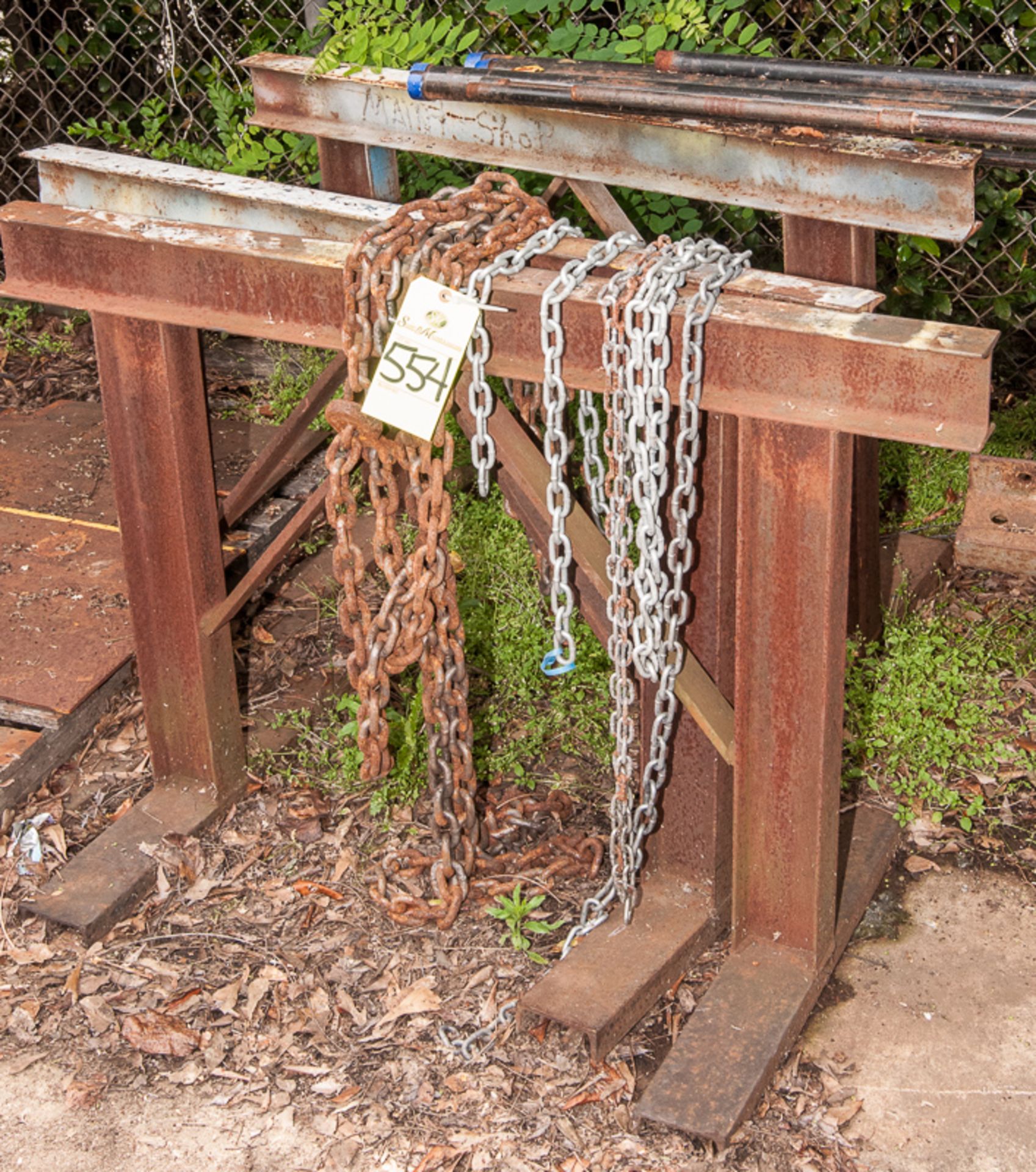 3)Metal stands, chain