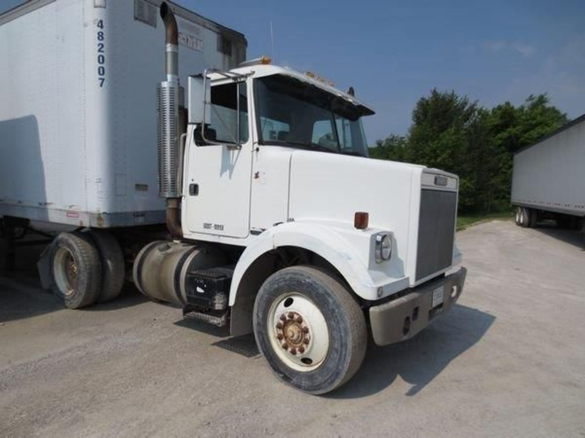 White West Star short yard tractor, 1986, Vin. 1WUABCJE2GN110114  with title ***(Late Delivery - Image 3 of 4