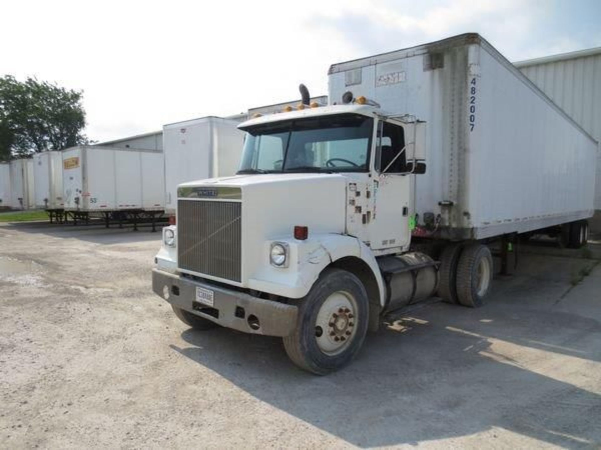 White West Star short yard tractor, 1986, Vin. 1WUABCJE2GN110114  with title ***(Late Delivery