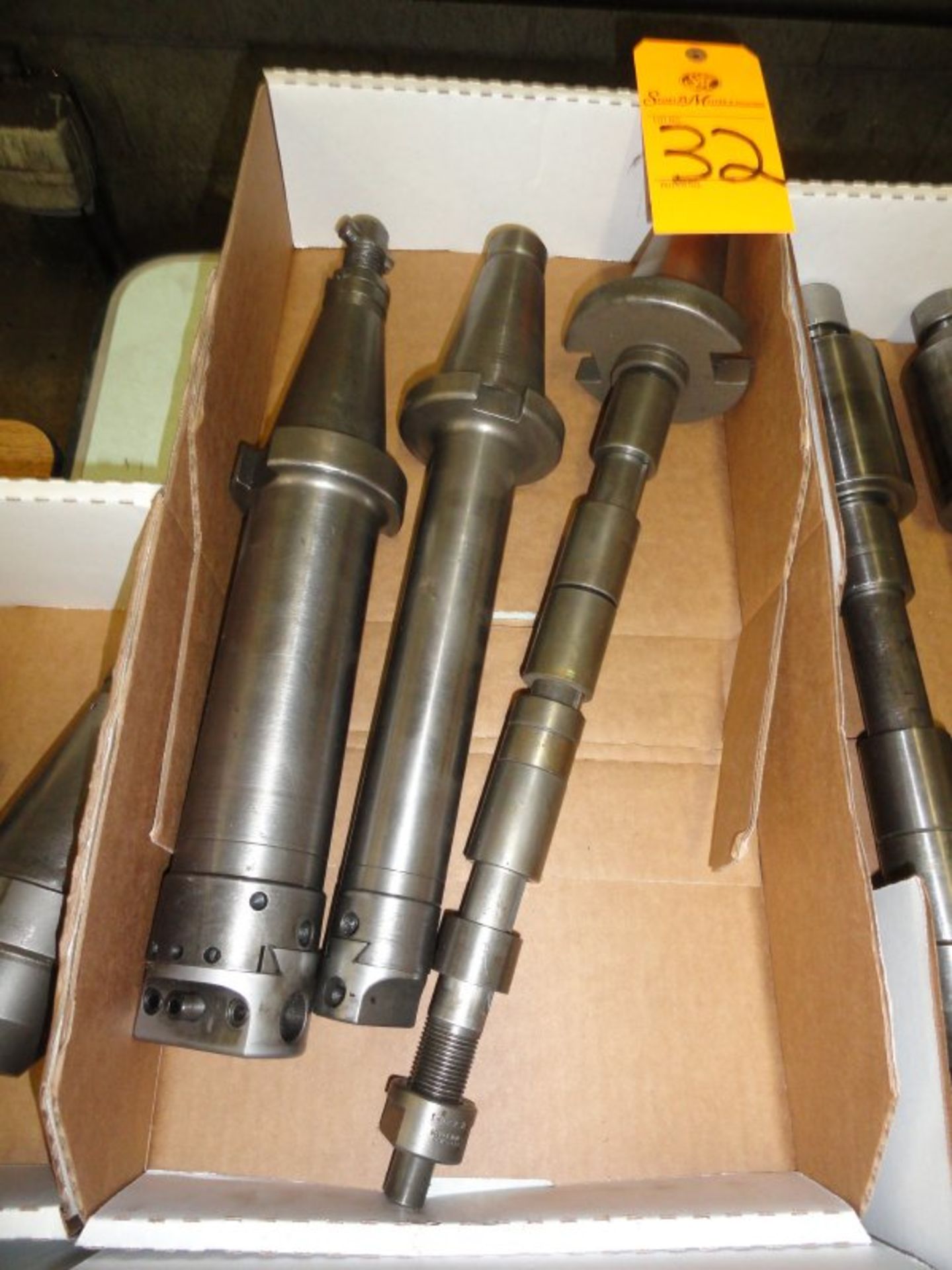 Tool holders w/2 offset boring heads and arbor