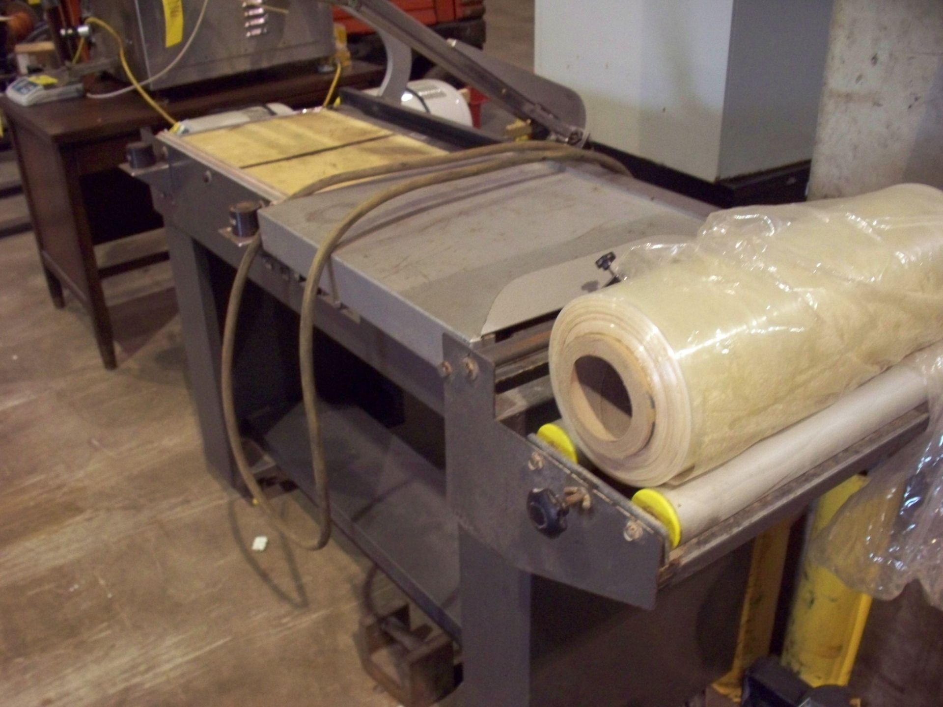 HEAT SEALER CONVEYOR - 62'' OVERALL / 14''x24'' BELT - Image 3 of 3