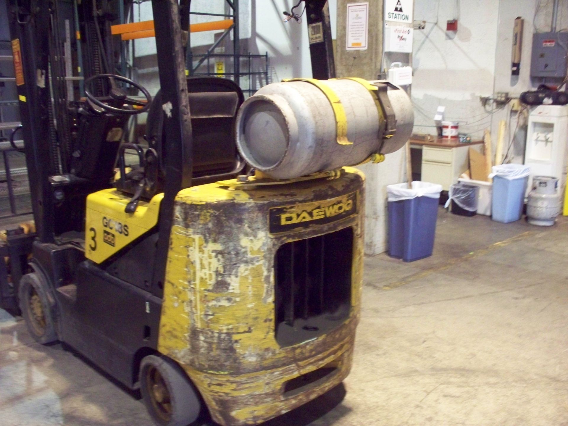 DAEWOO FORKLIFT - LPG / 2800LB CAPACITY / 3 STAGE / SIDE SHIFT / TILT (#3)