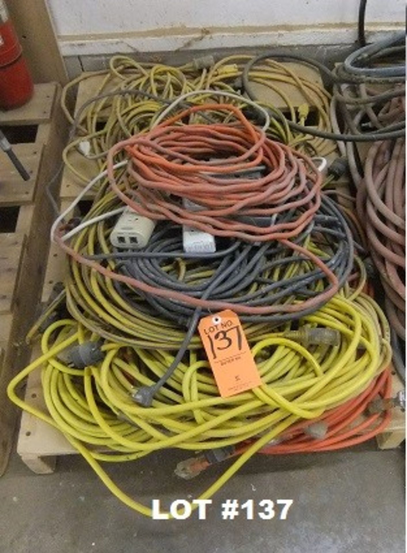 LOT: ASSORTED EXTENSION CORDS & POWER STRIPS